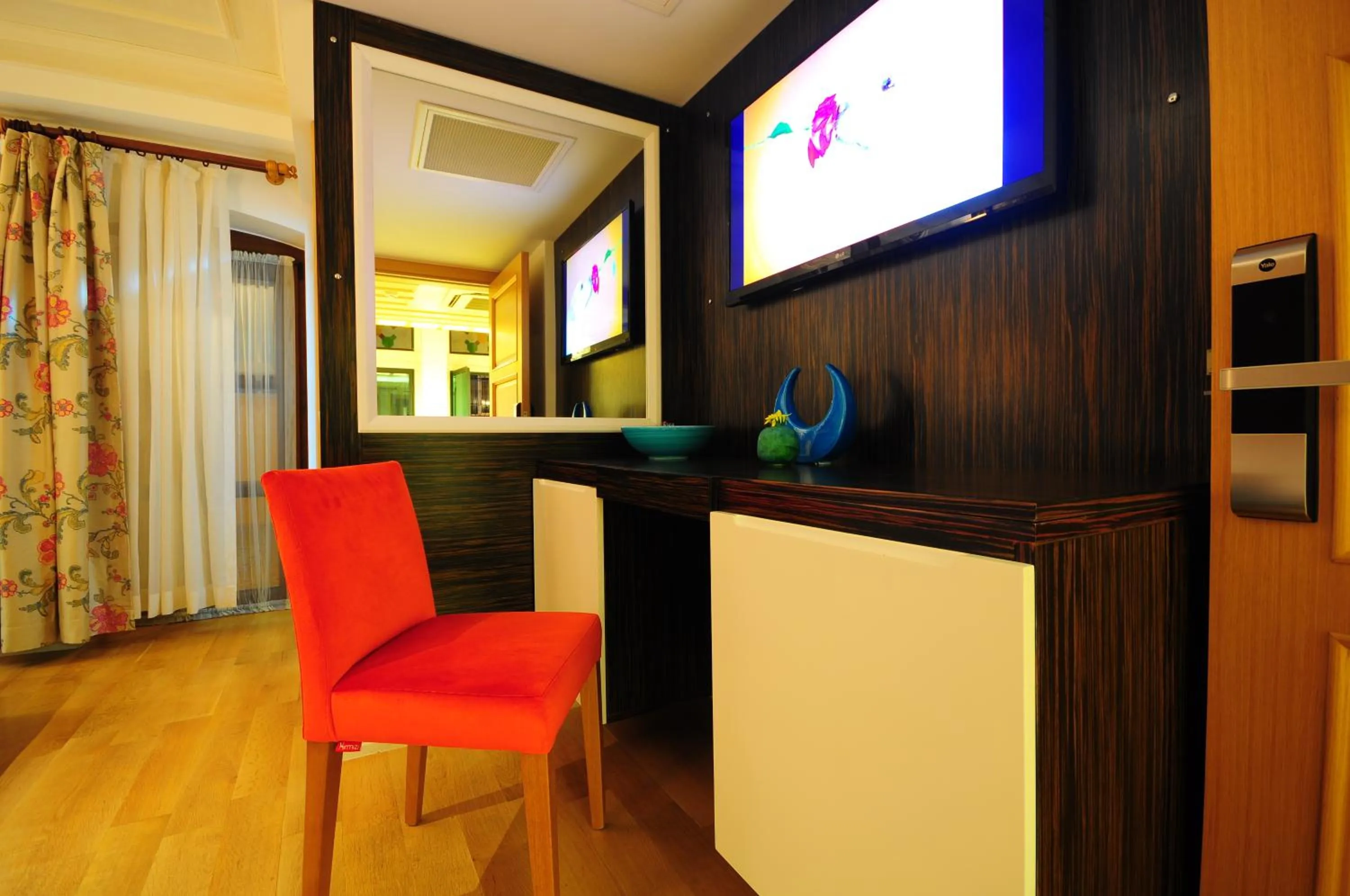 TV and multimedia in Ottopera Hotel