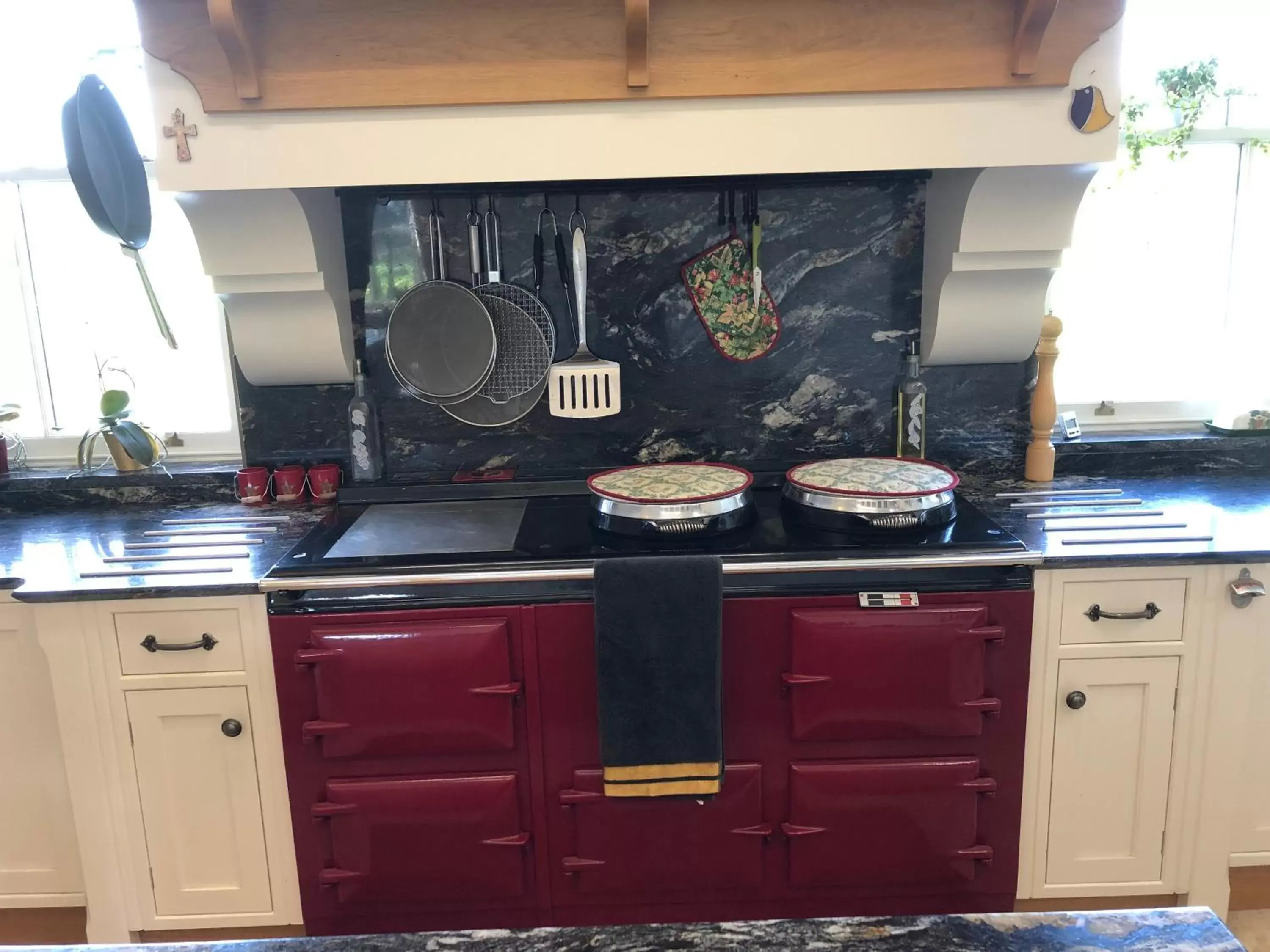 Communal kitchen, Kitchen/Kitchenette in Lillium House