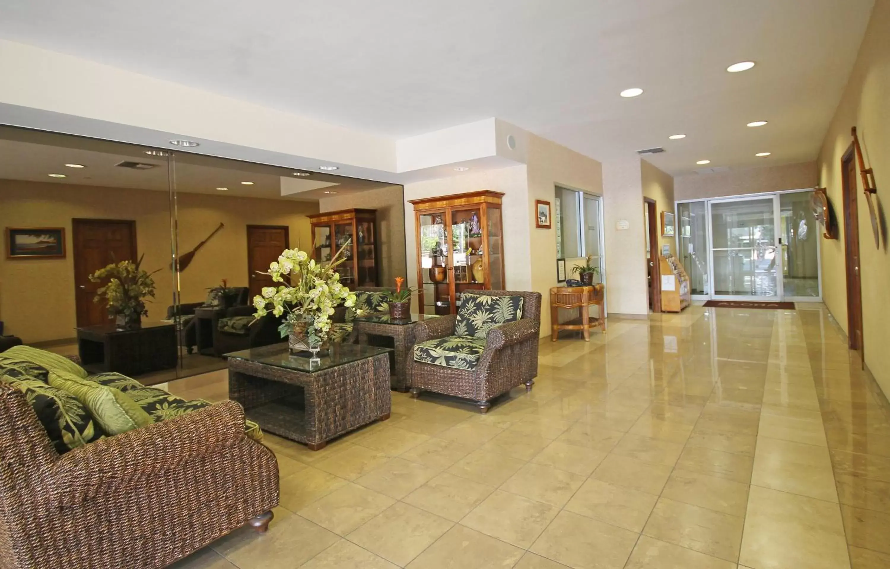 Lobby or reception, Lobby/Reception in Castle Waikiki Shore Beachfront Condominiums
