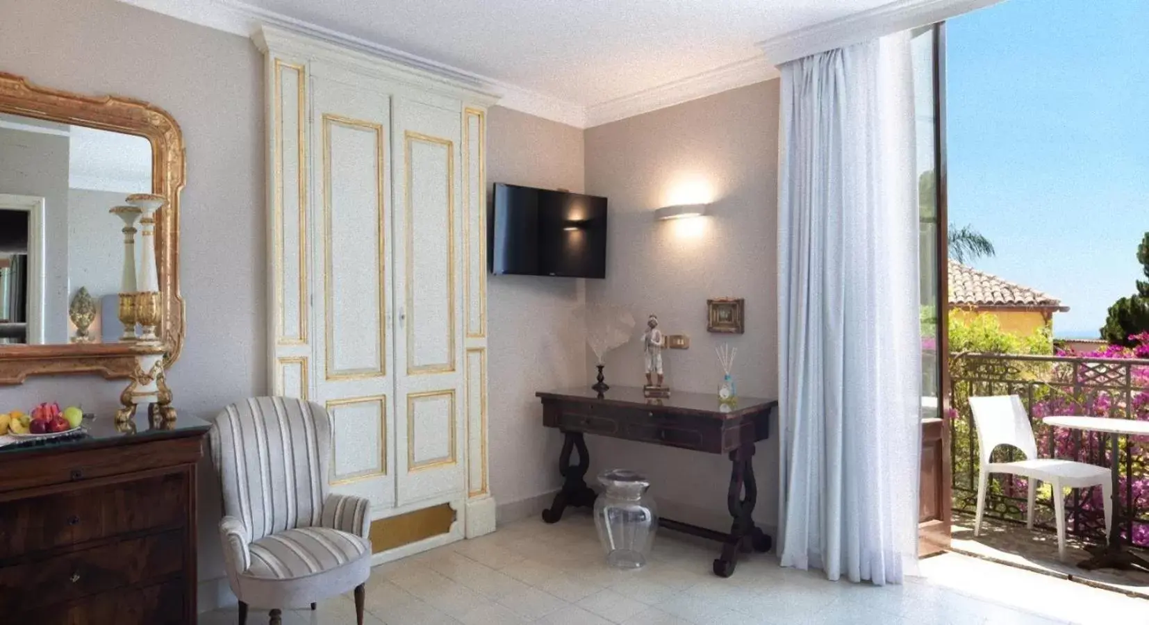 Photo of the whole room in Hotel Villa Taormina