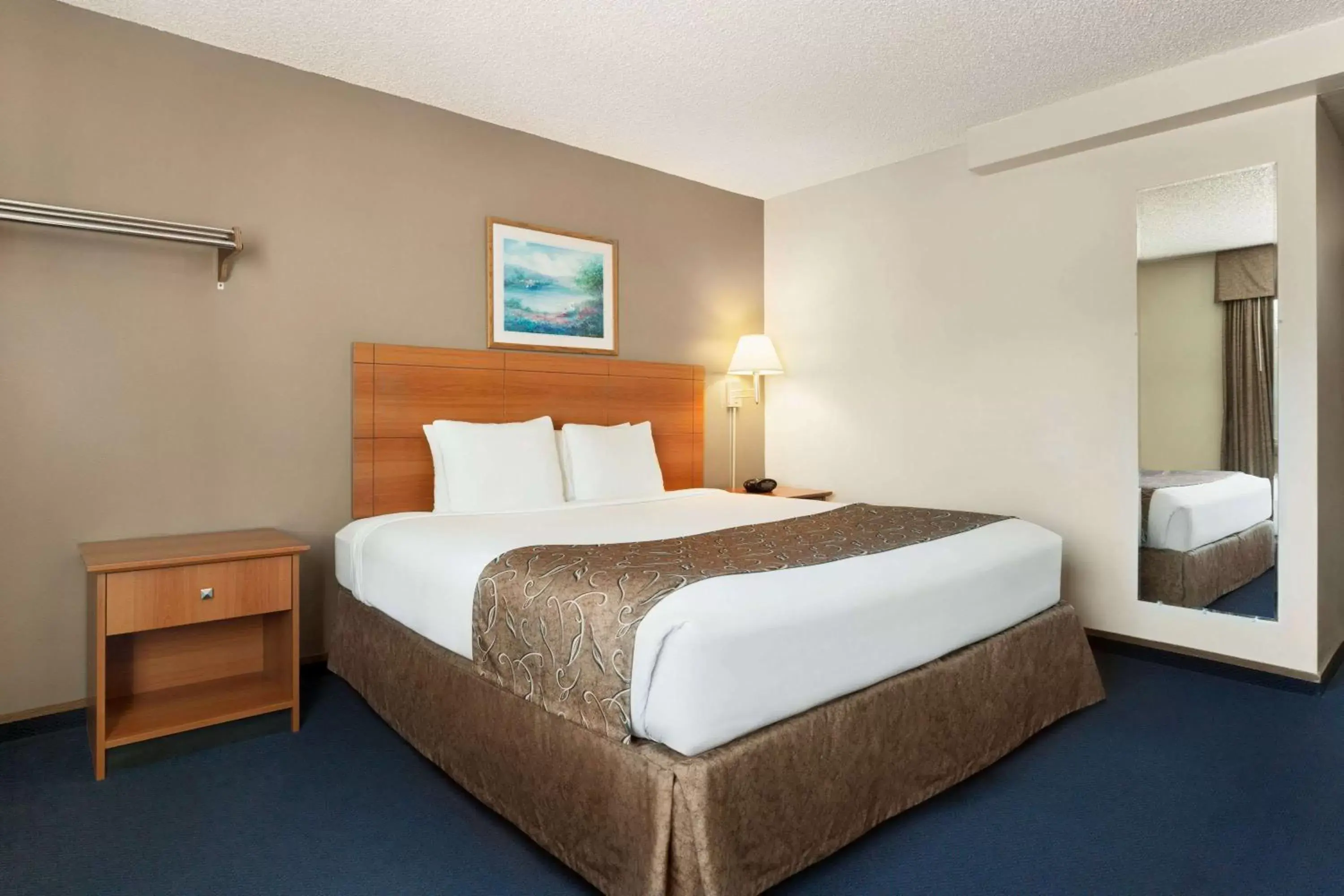 Photo of the whole room, Bed in Super 8 by Wyndham Lincoln North