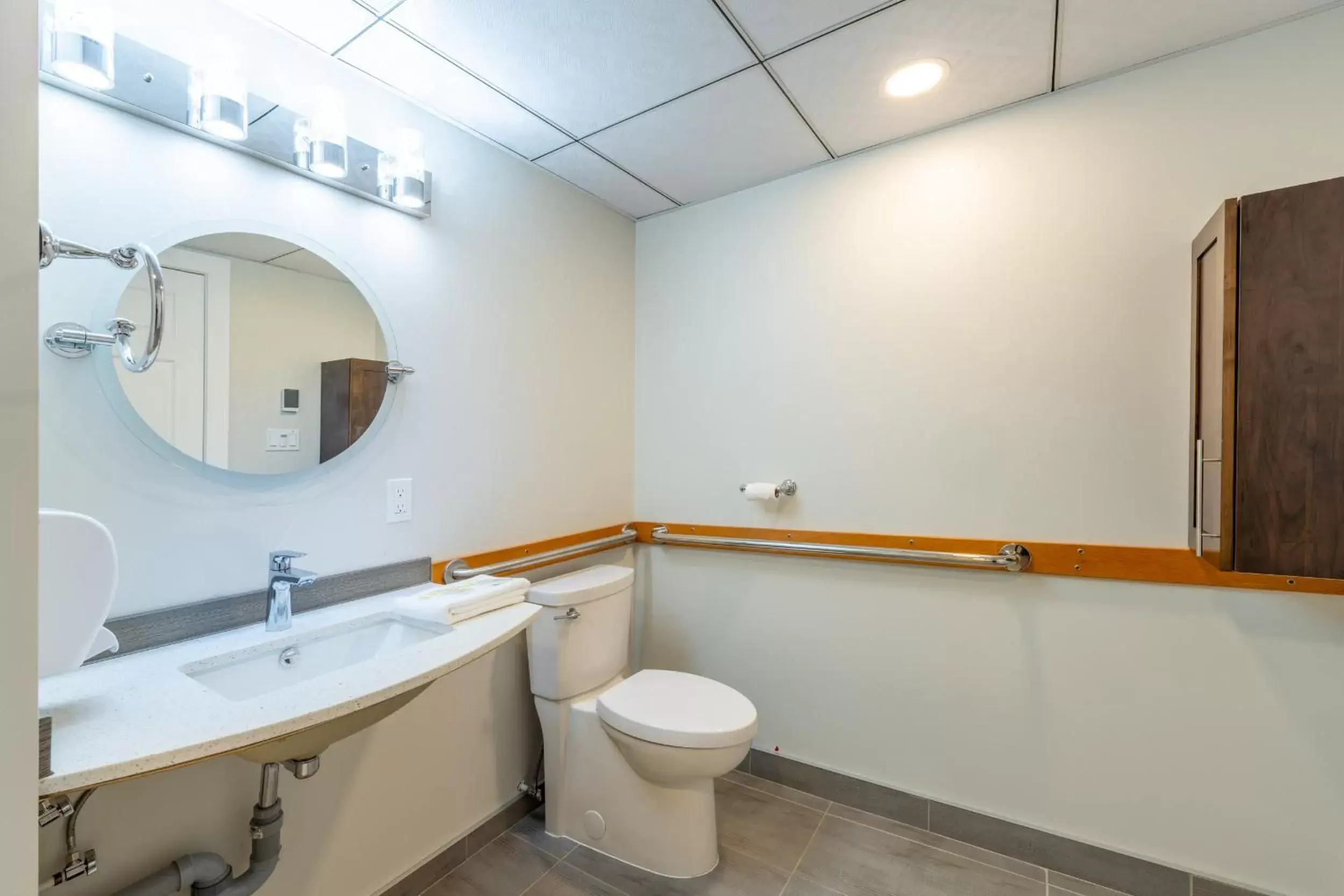 Bathroom in Quality Inn Sunshine Suites