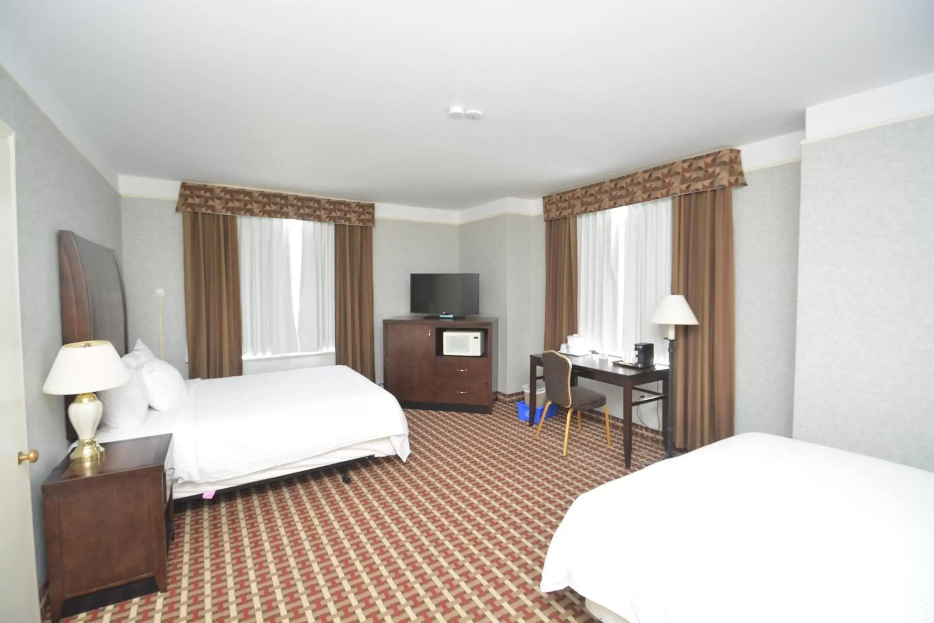 Bedroom in Prince Arthur Waterfront Hotel & Suites