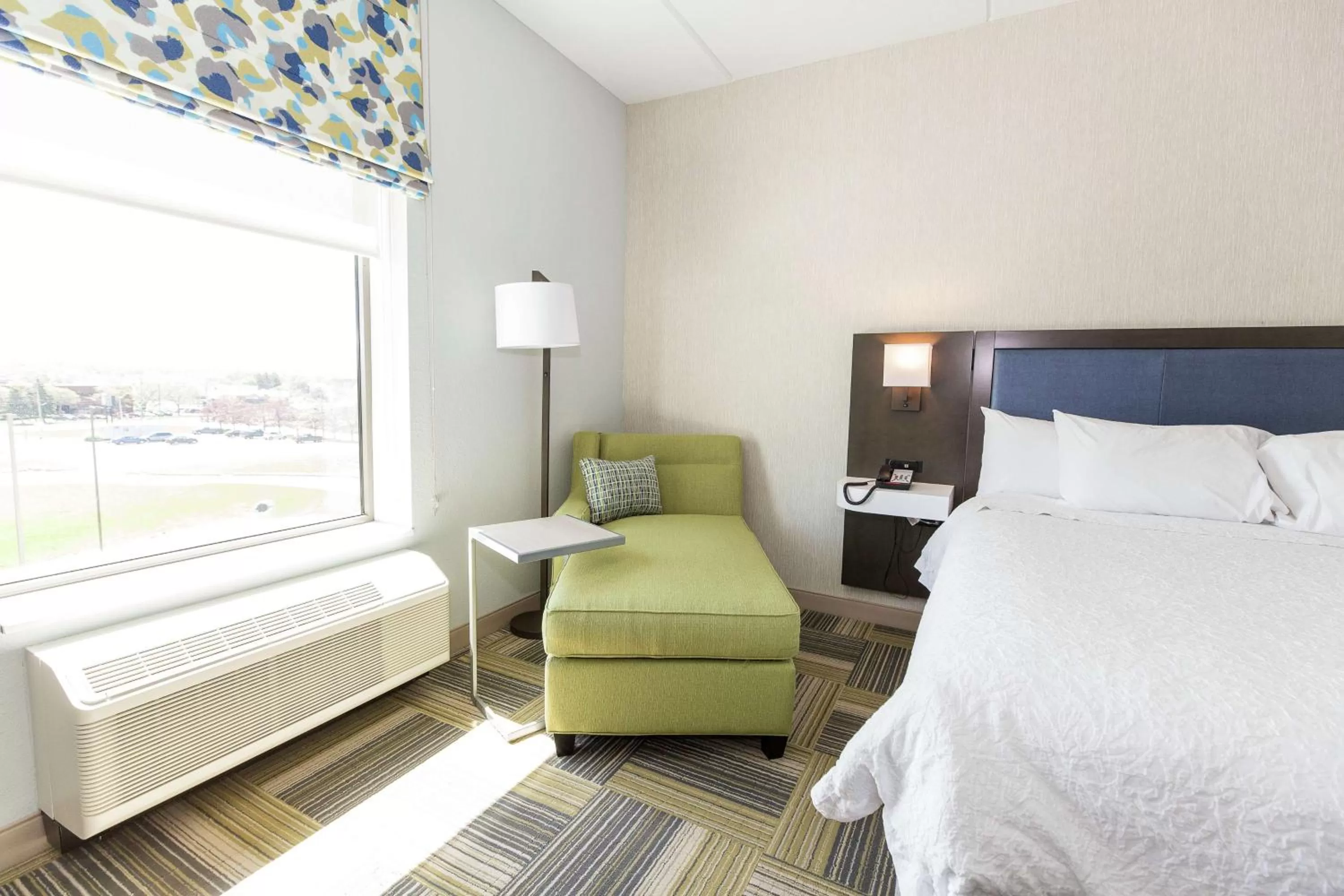 Bed in Hampton Inn & Suites Syracuse North Airport Area