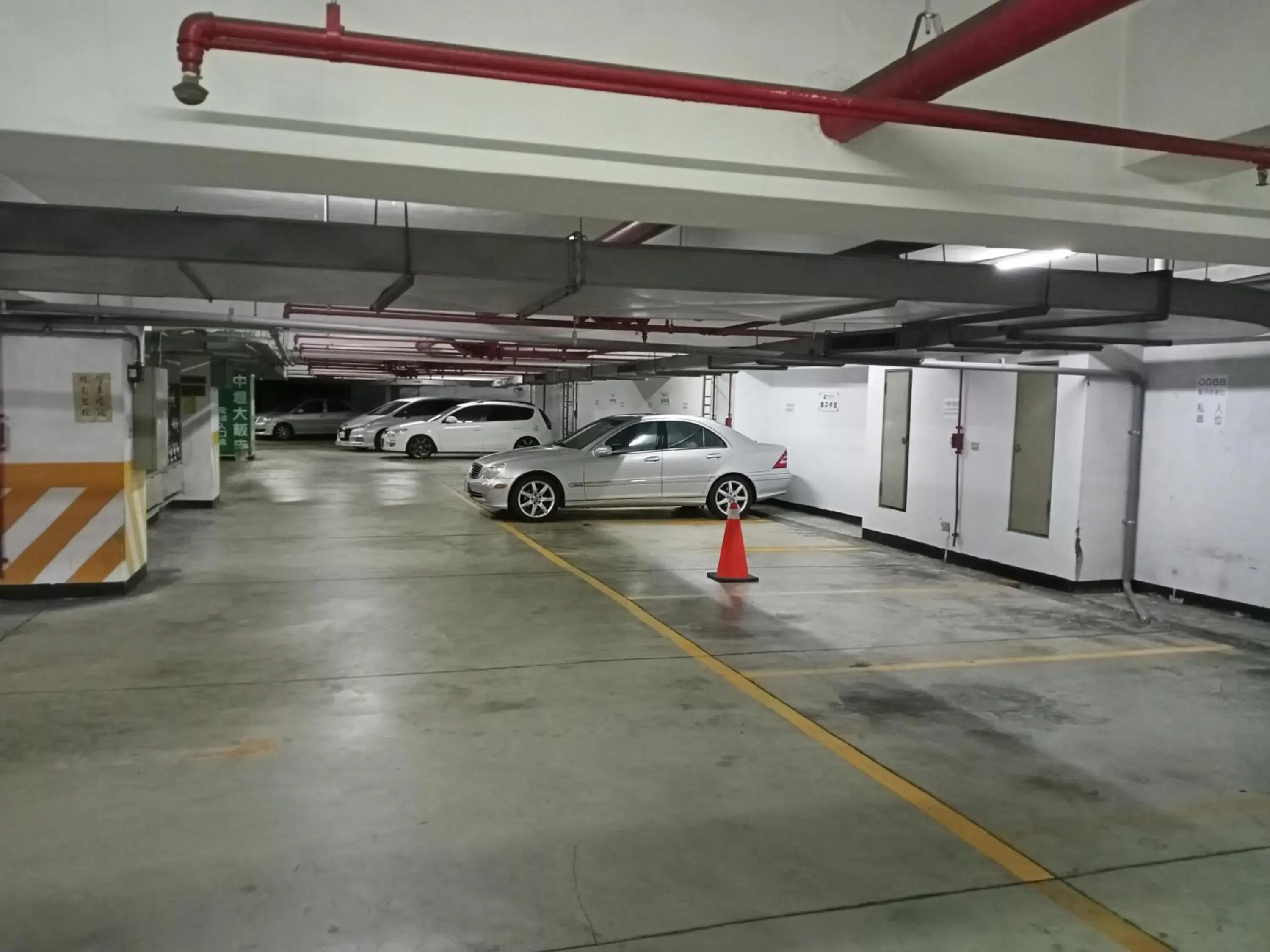 Parking in Chungli Business Hotel