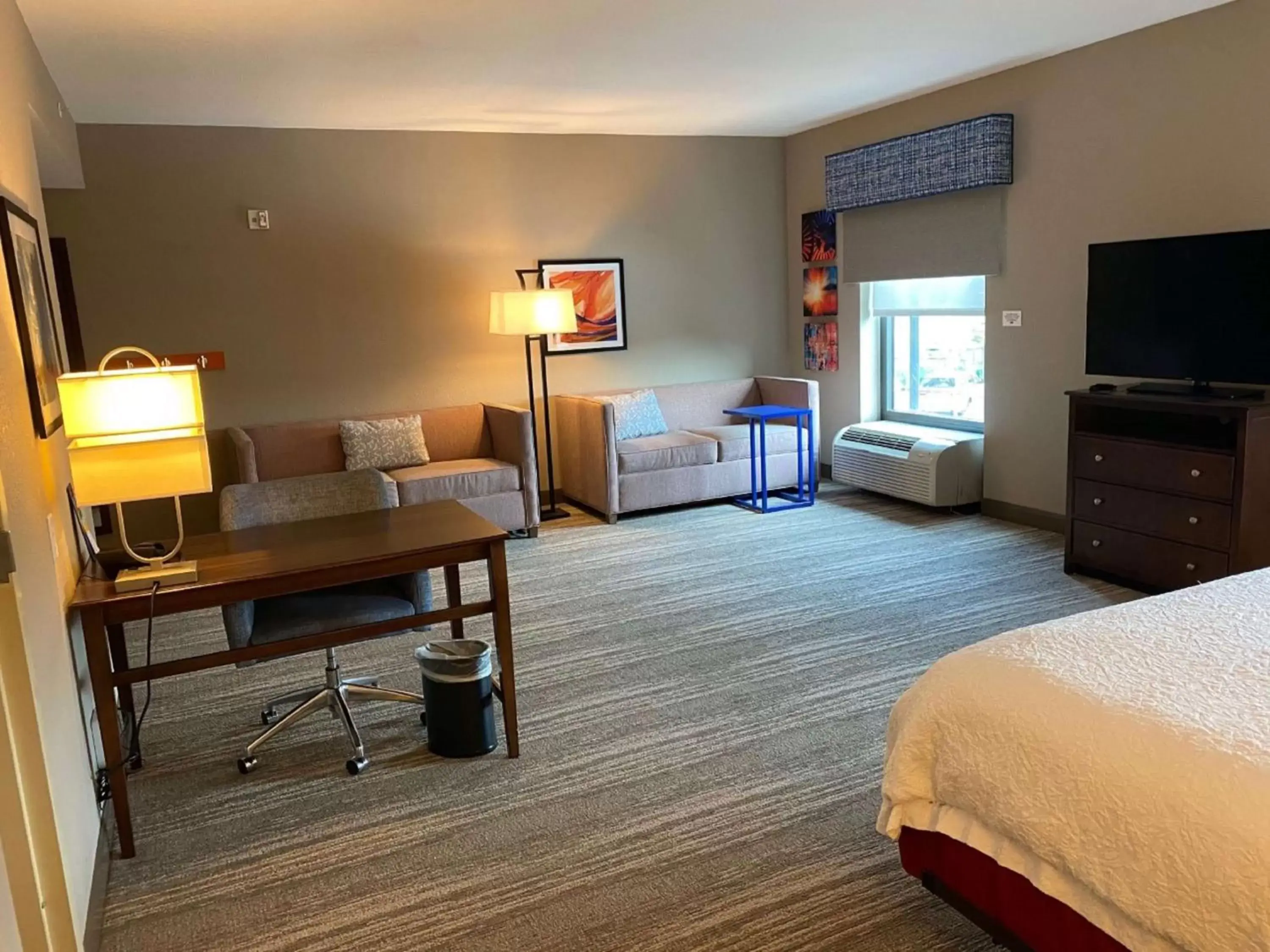 Bedroom, Seating Area in Hampton Inn & Suites Orlando-Apopka