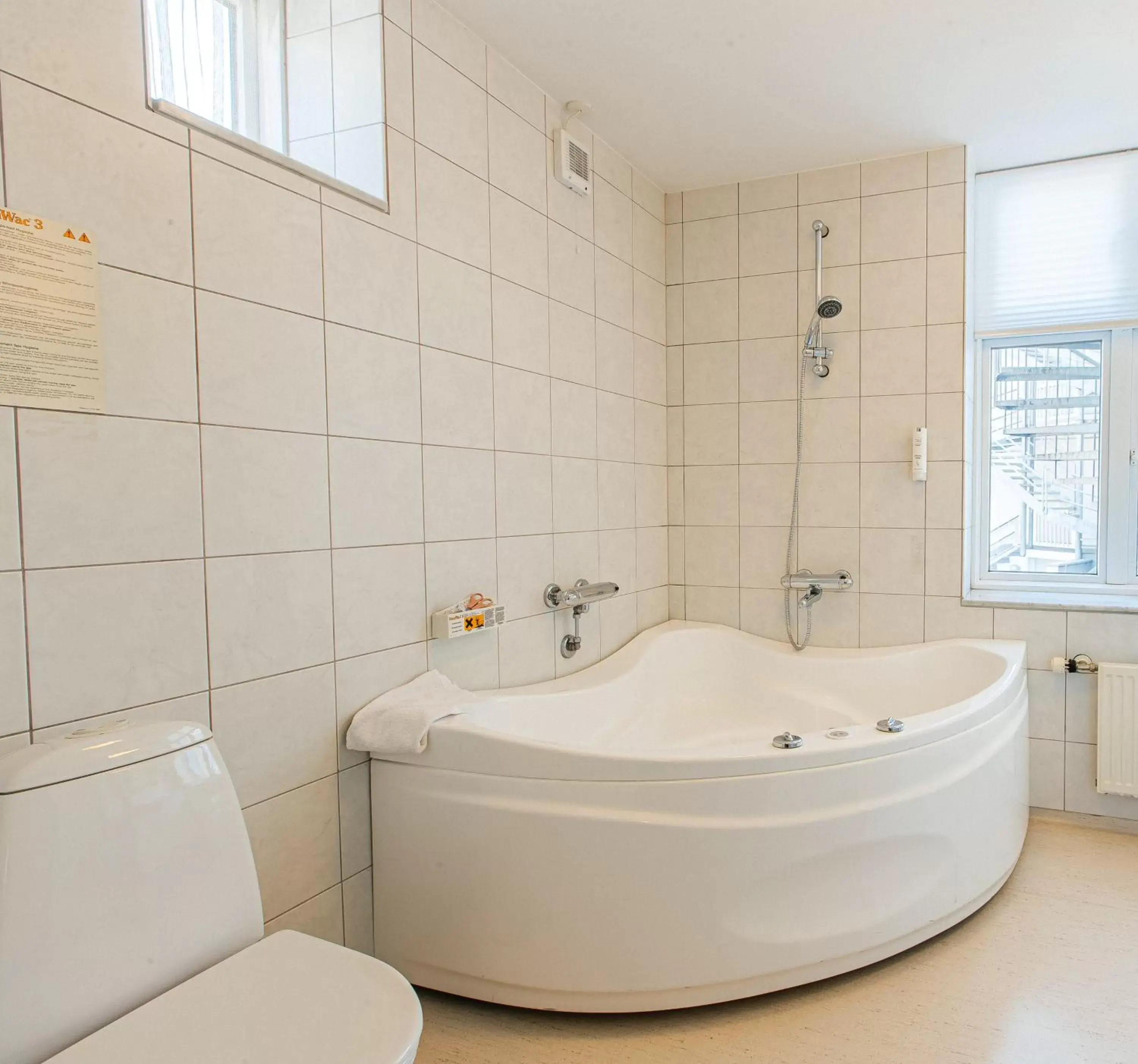 Hot Tub, Bathroom in Palads Hotel