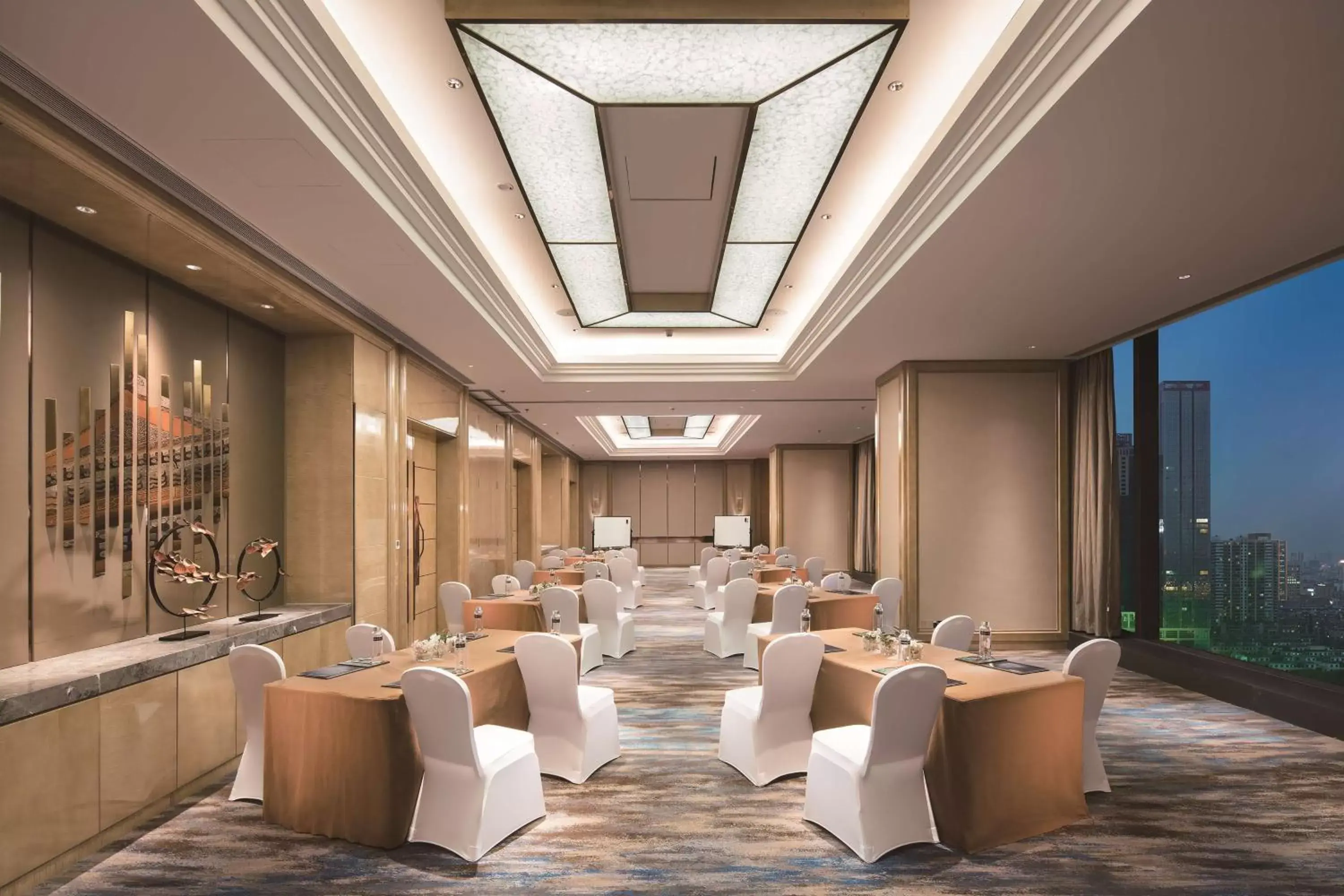 Meeting/conference room, Restaurant/Places to Eat in Hilton Shenyang