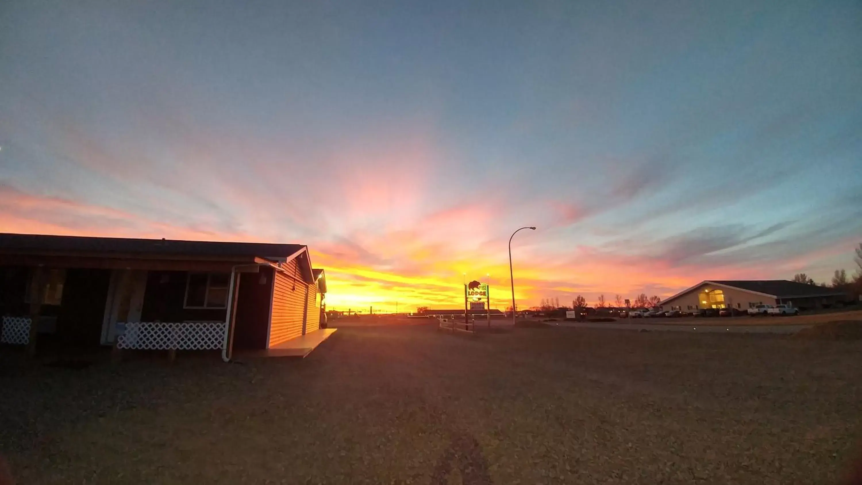 Sunrise/Sunset in Bear's Den Lodge