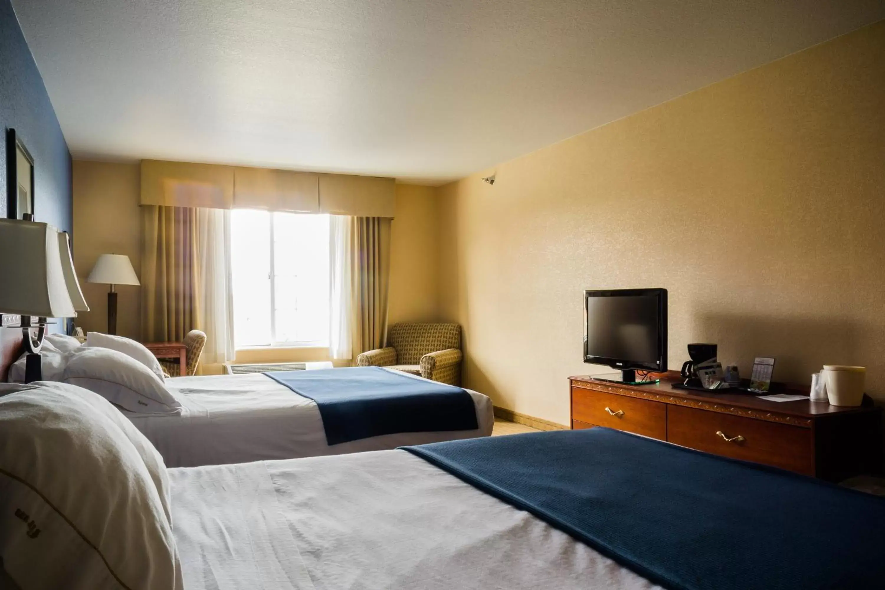 Bed, Room Photo in Holiday Inn Express Hotel & Suites Acme-Traverse City, an IHG Hotel