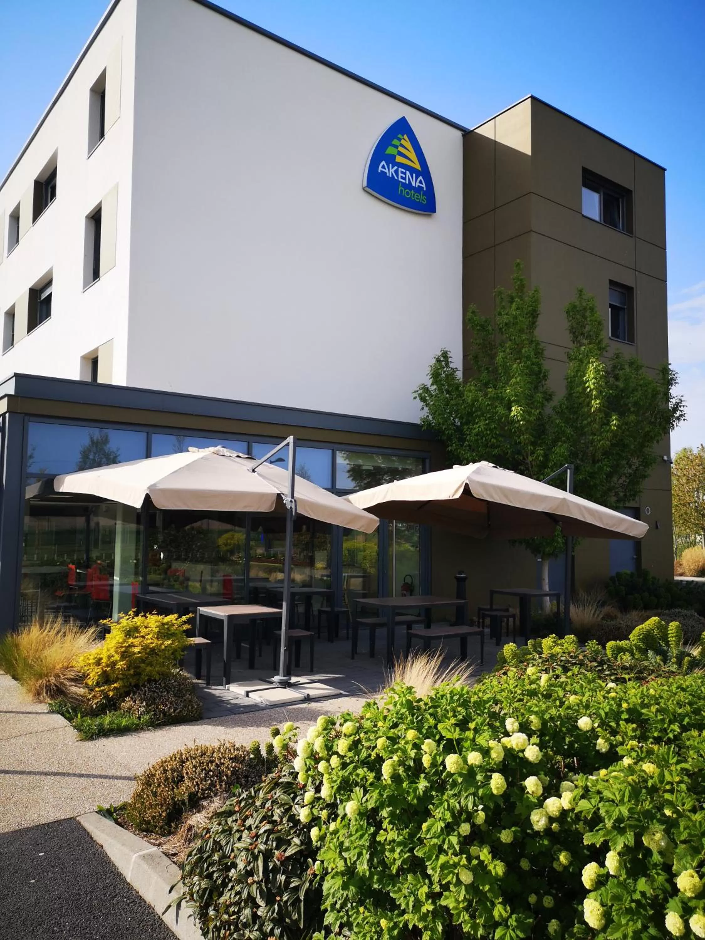 Property building in Hôtel Akena Reims Bezannes