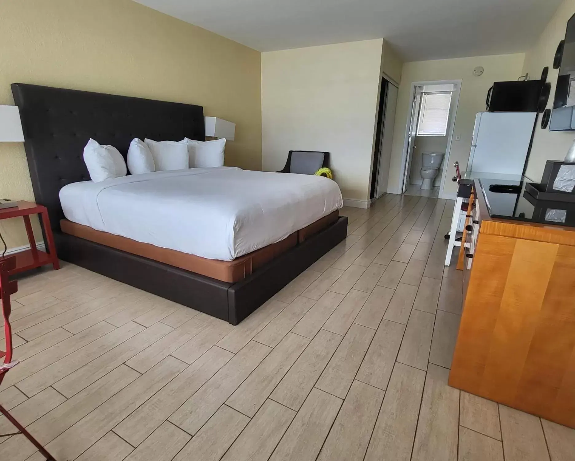 King Room - Disability Access in Chateau Mar Beach Resort King Room - Disability Access in Chateau Mar Beach Resort