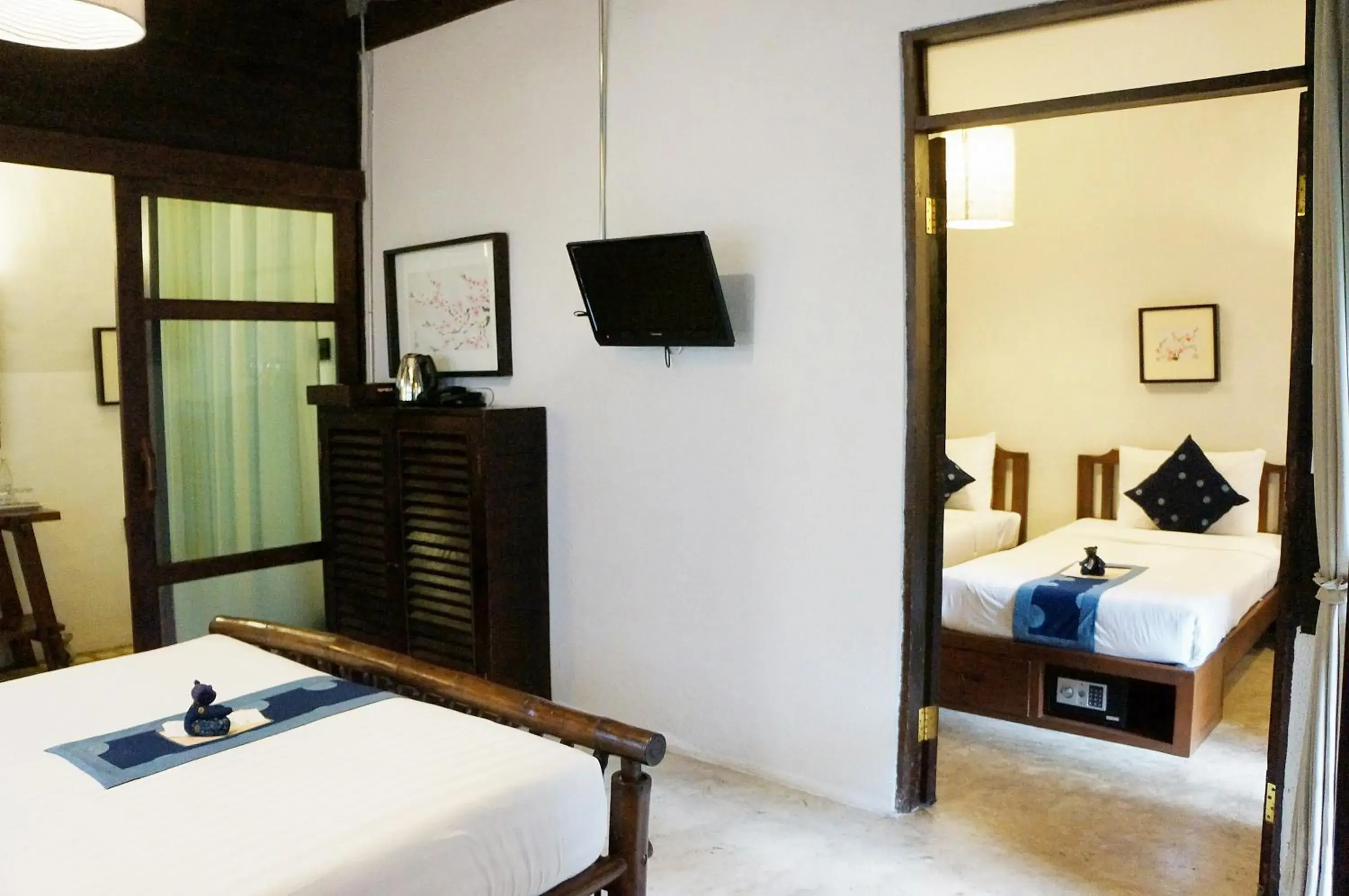 Bathroom, Bed in Banthai Village Hotel
