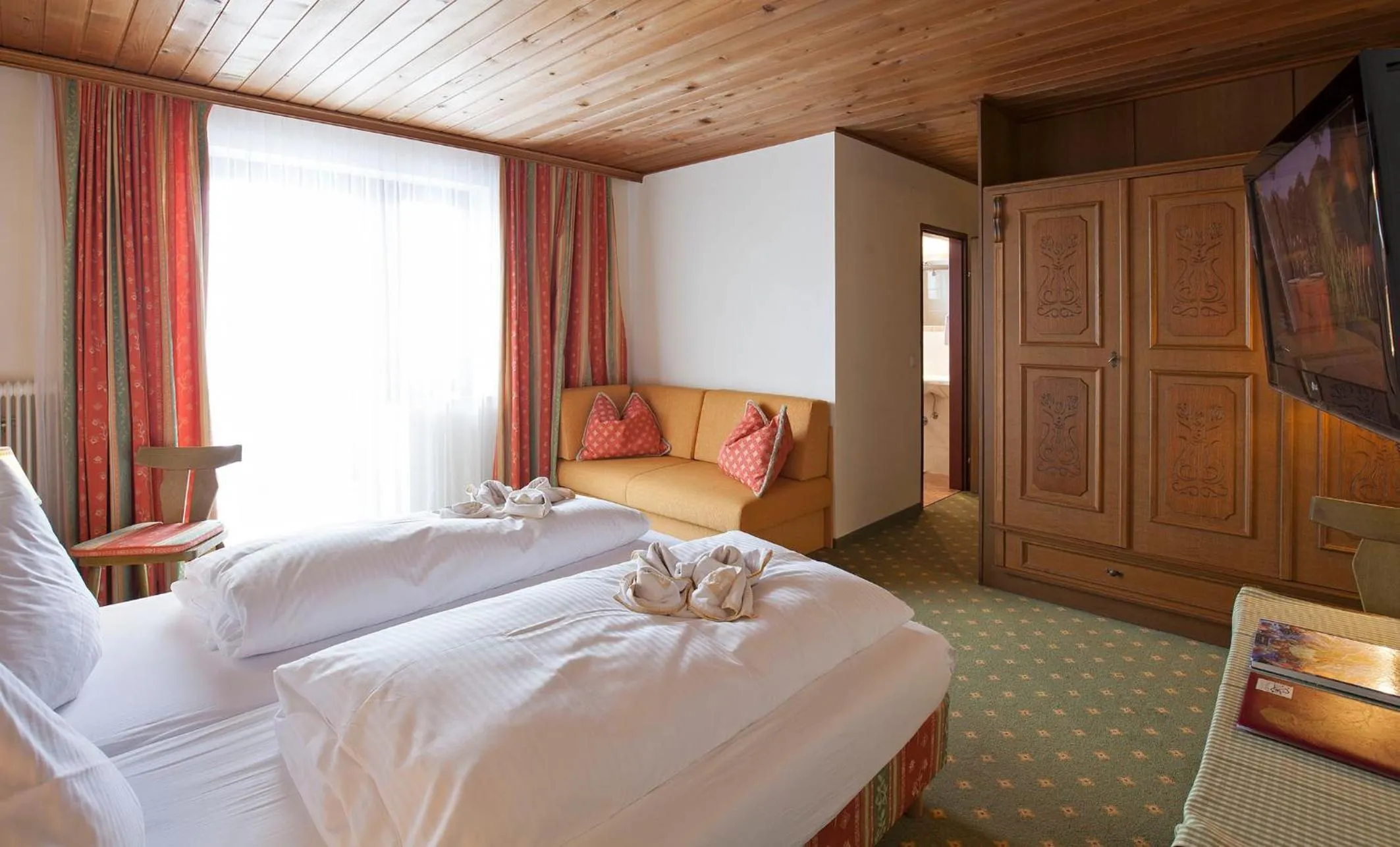 Bed in Landhotel Agathawirt