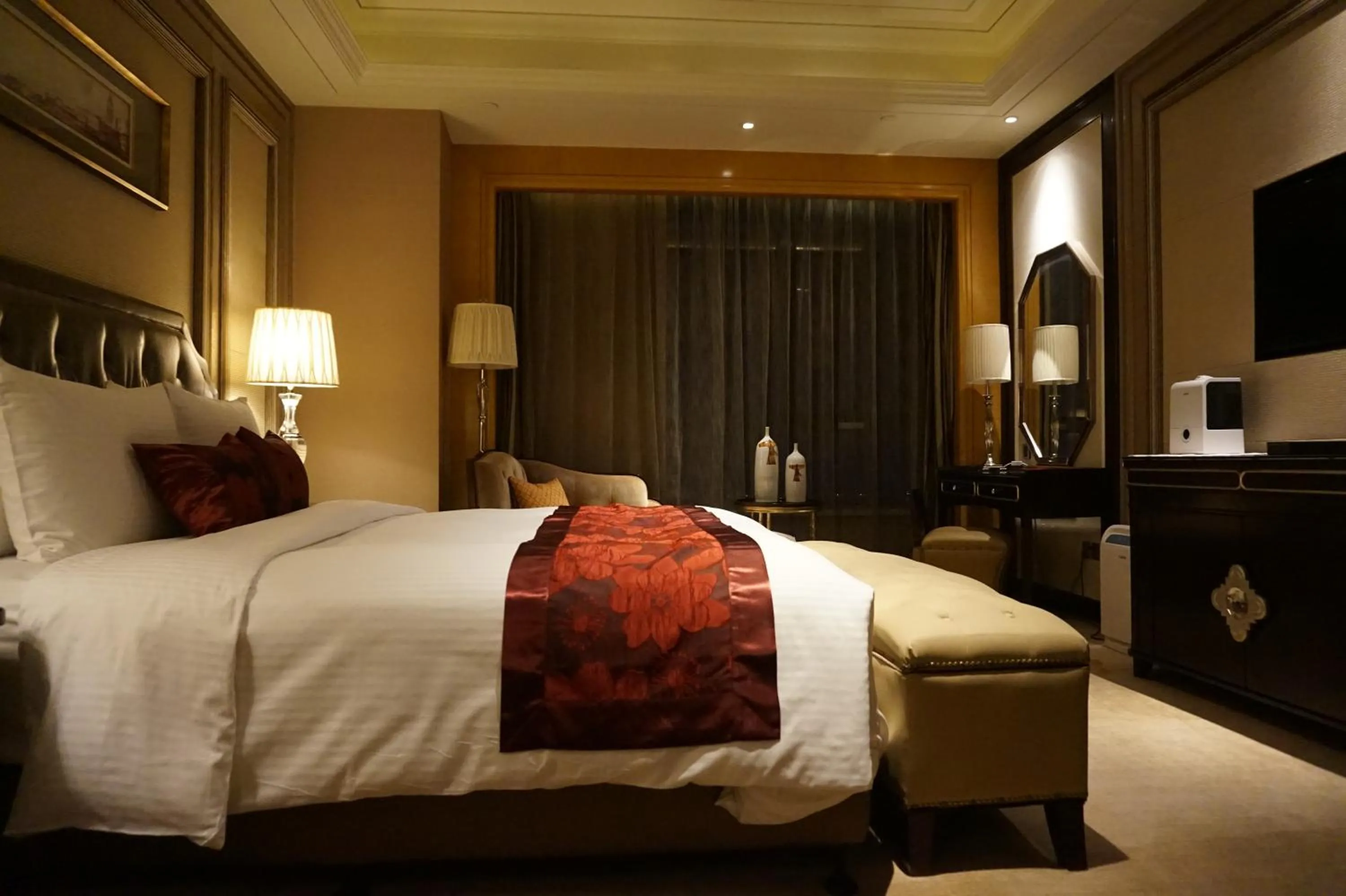 Bed in Wanda Realm Harbin Hotel