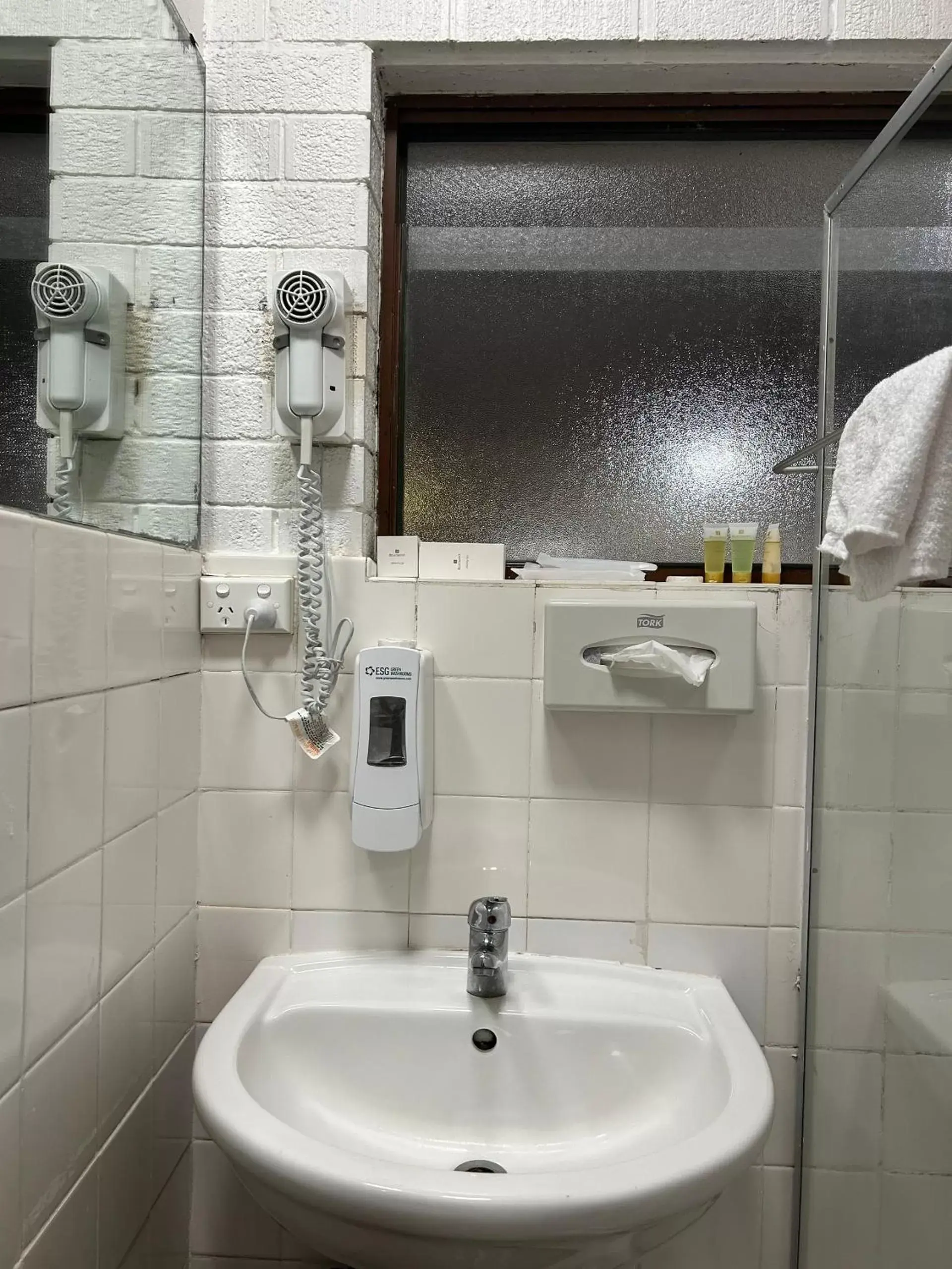 Toilet, Bathroom in Marco Polo Motor Inn Sydney