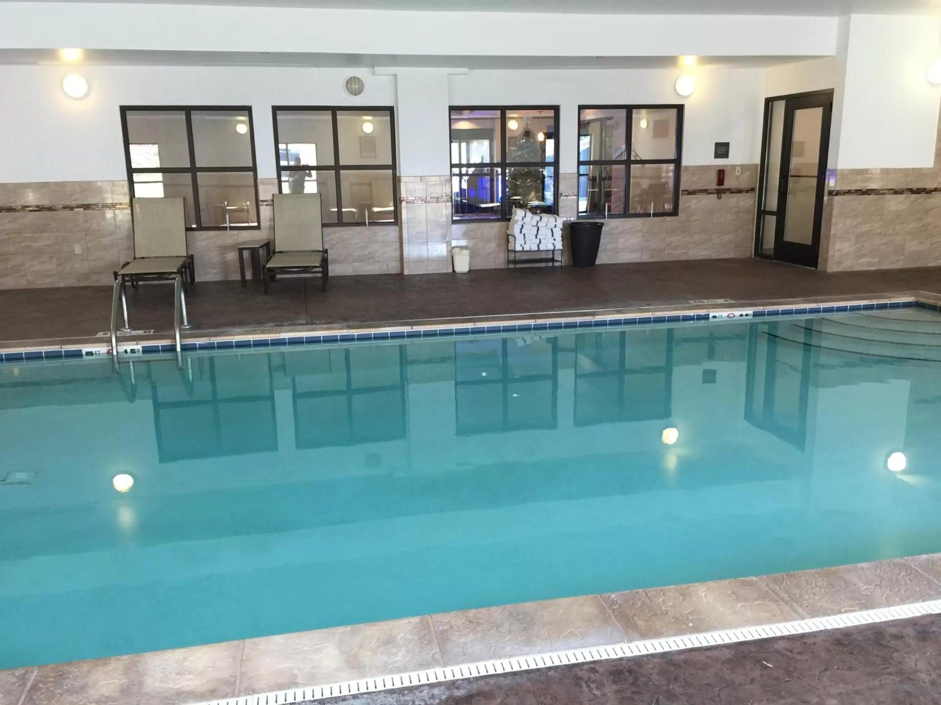 Swimming Pool in Comfort Suites Uniontown