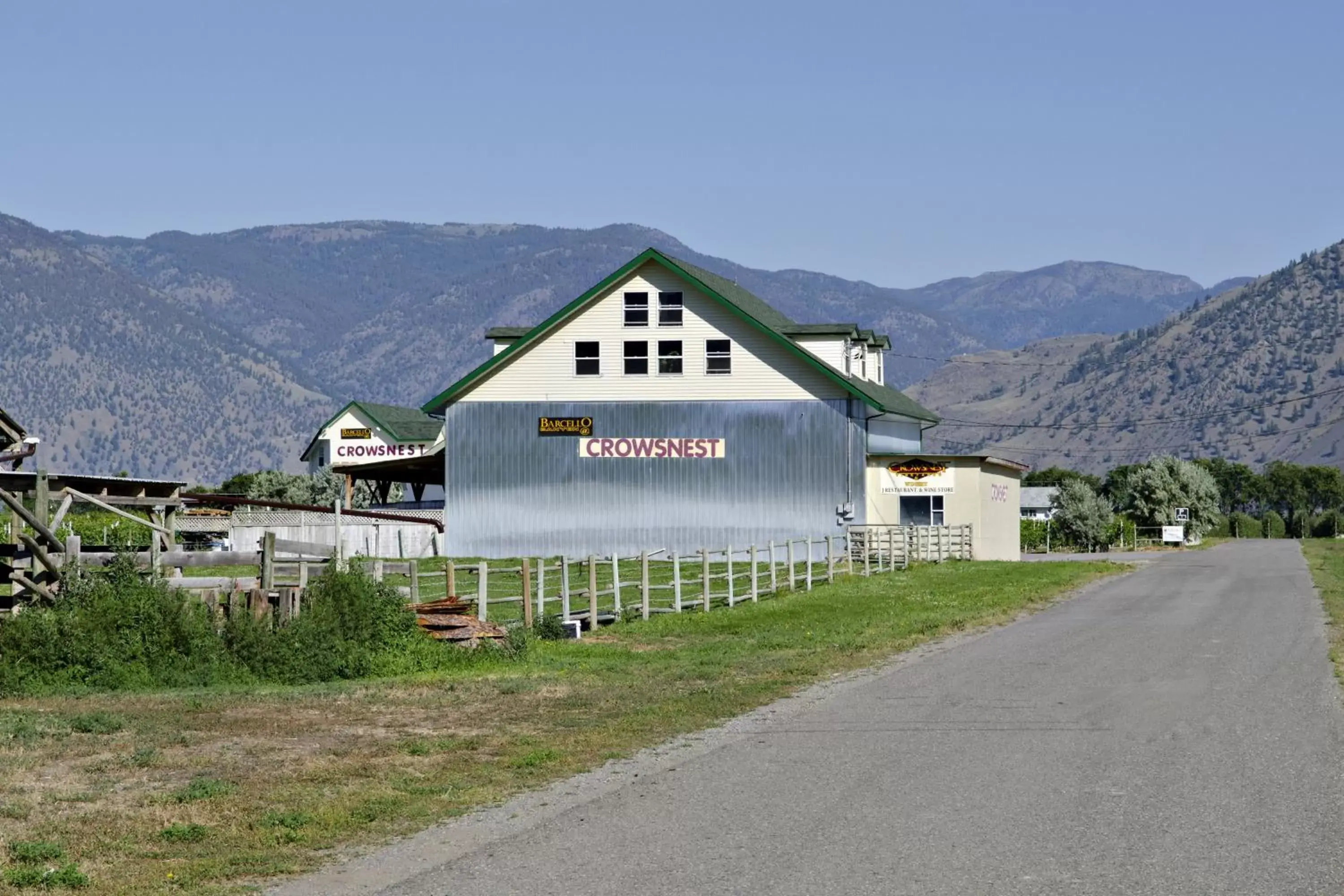 Property Building in Crowsnest Vineyards Guesthouse