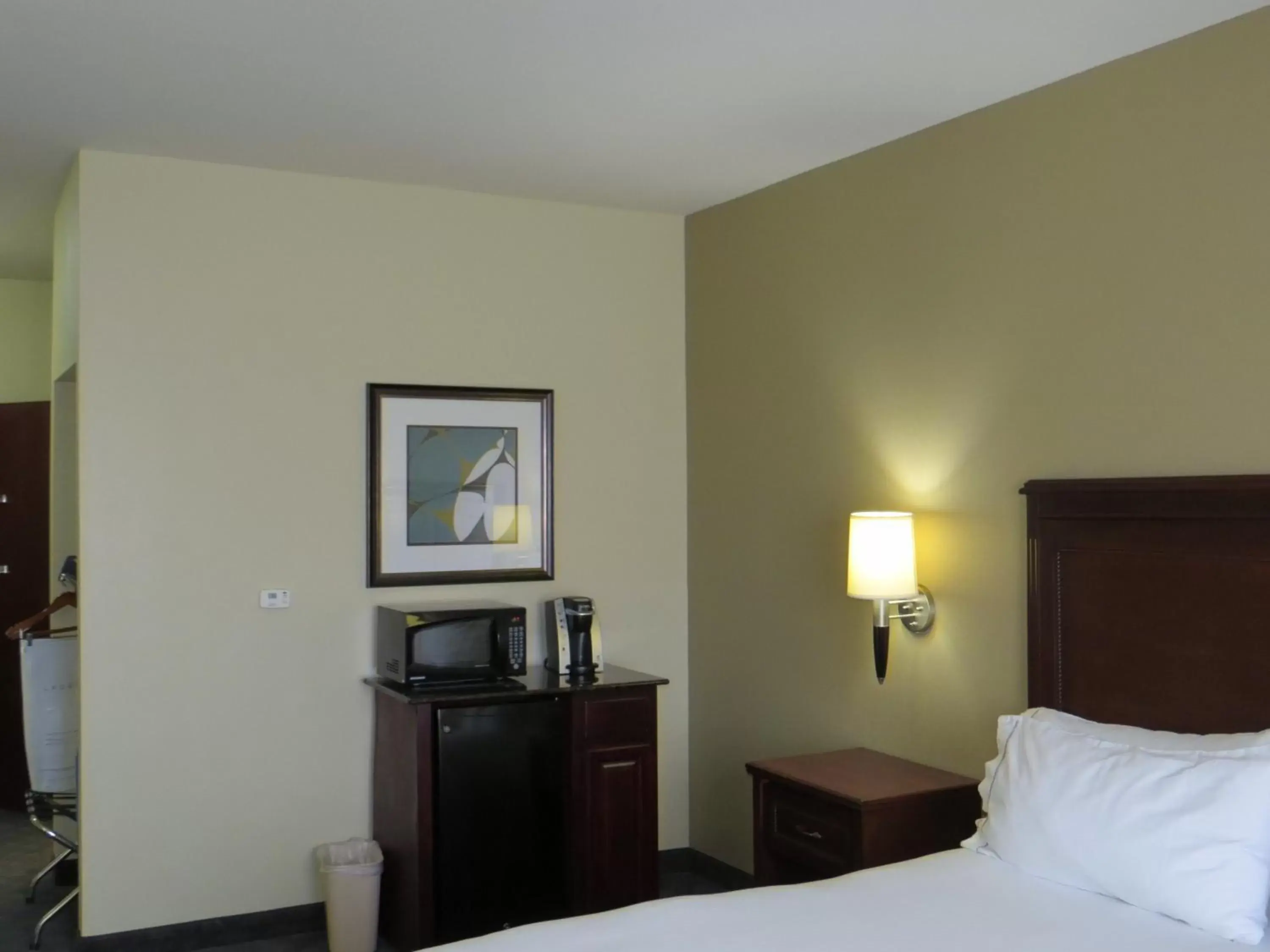 Photo of the whole room, Bed in Holiday Inn Express Hotel & Suites Pampa, an IHG Hotel