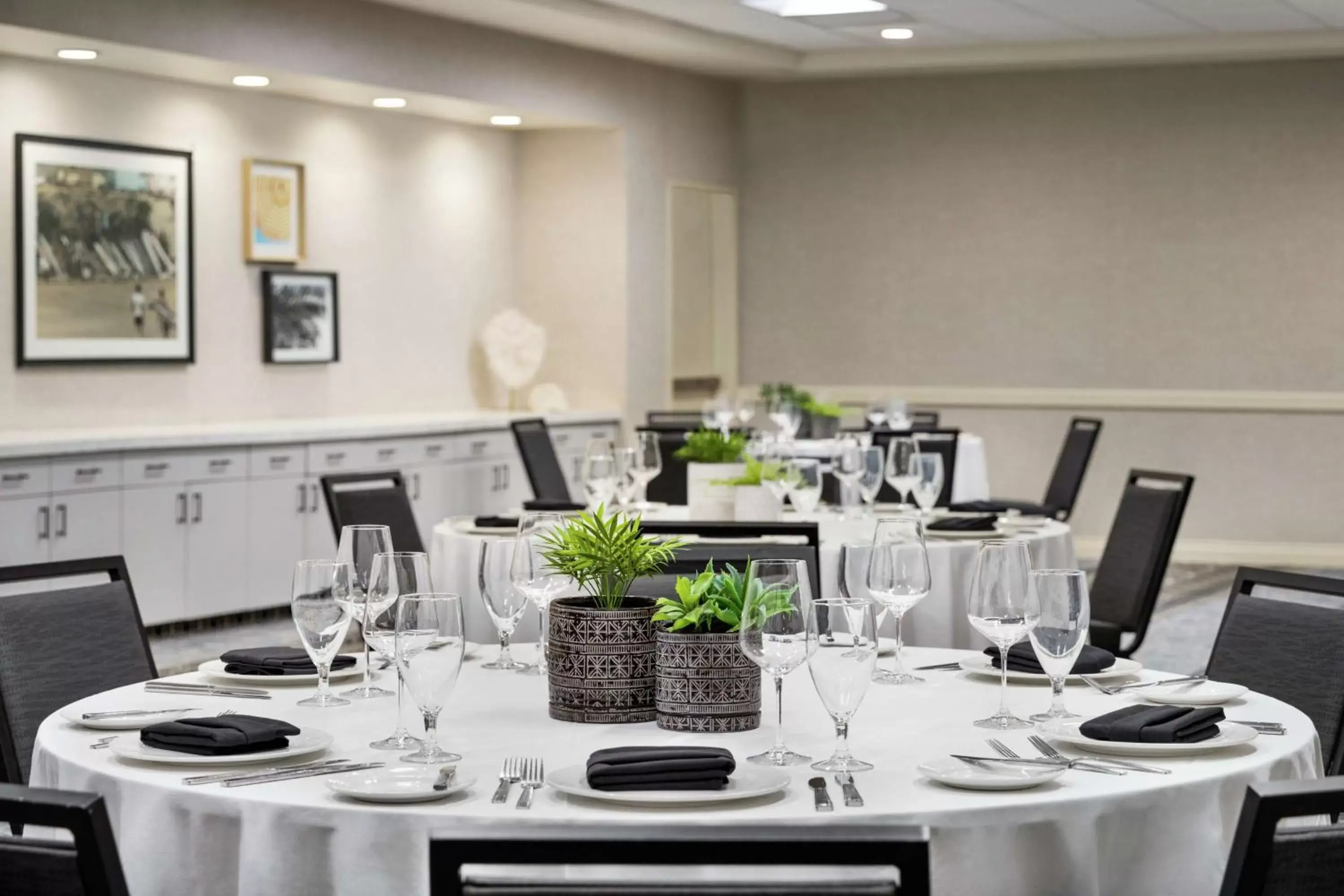 Meeting/conference room, Restaurant/Places to Eat in Hilton Garden Inn Carlsbad Beach