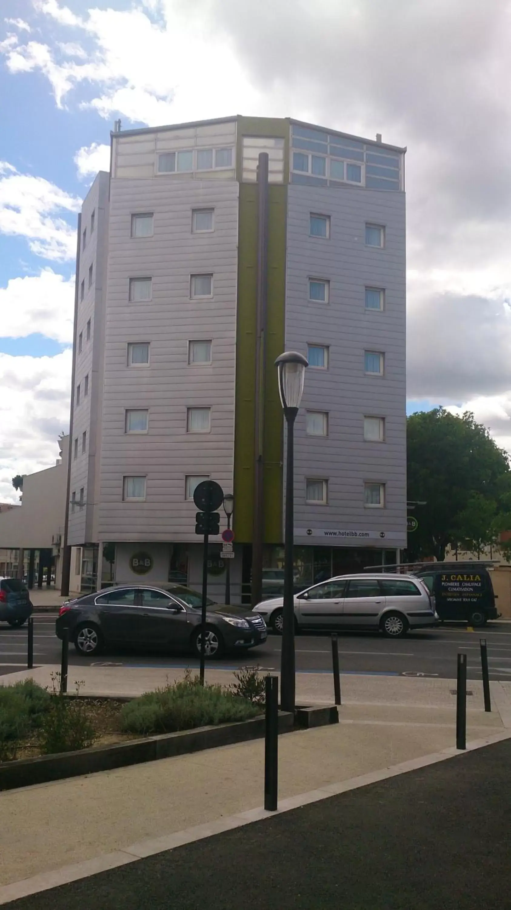 Facade/entrance, Property Building in B&B HOTEL Nîmes Centre Arènes