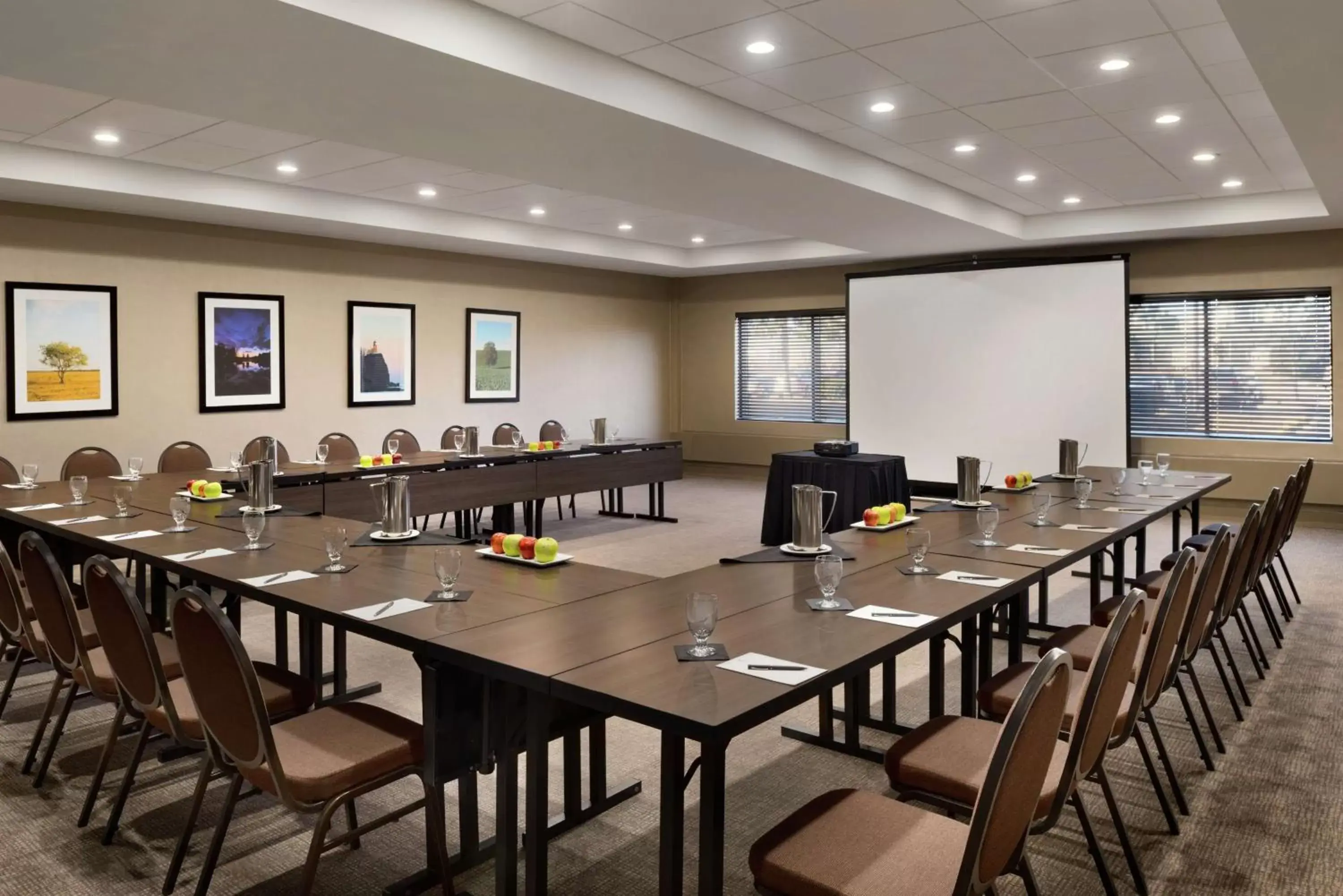 Meeting/conference room in Embassy Suites by Hilton Milwaukee Brookfield