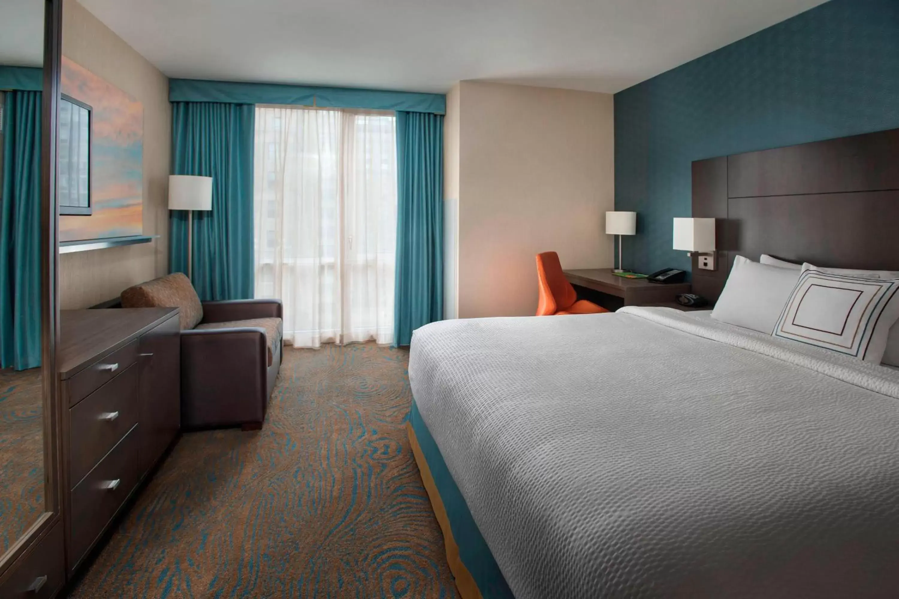 Photo of the whole room, Bed in Courtyard by Marriott New York Manhattan/Chelsea