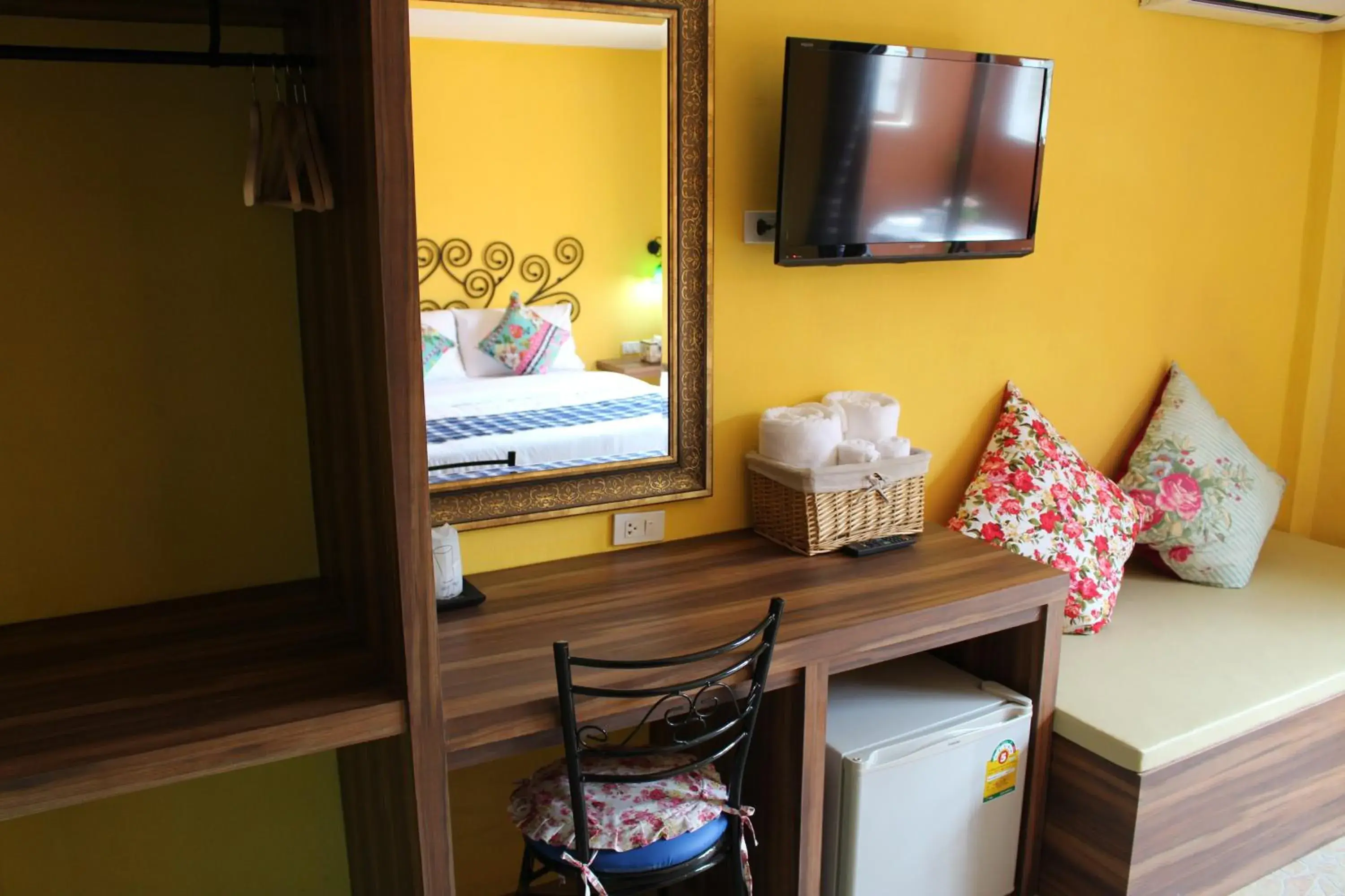 Bedroom, TV/Entertainment Center in The Castello Resort