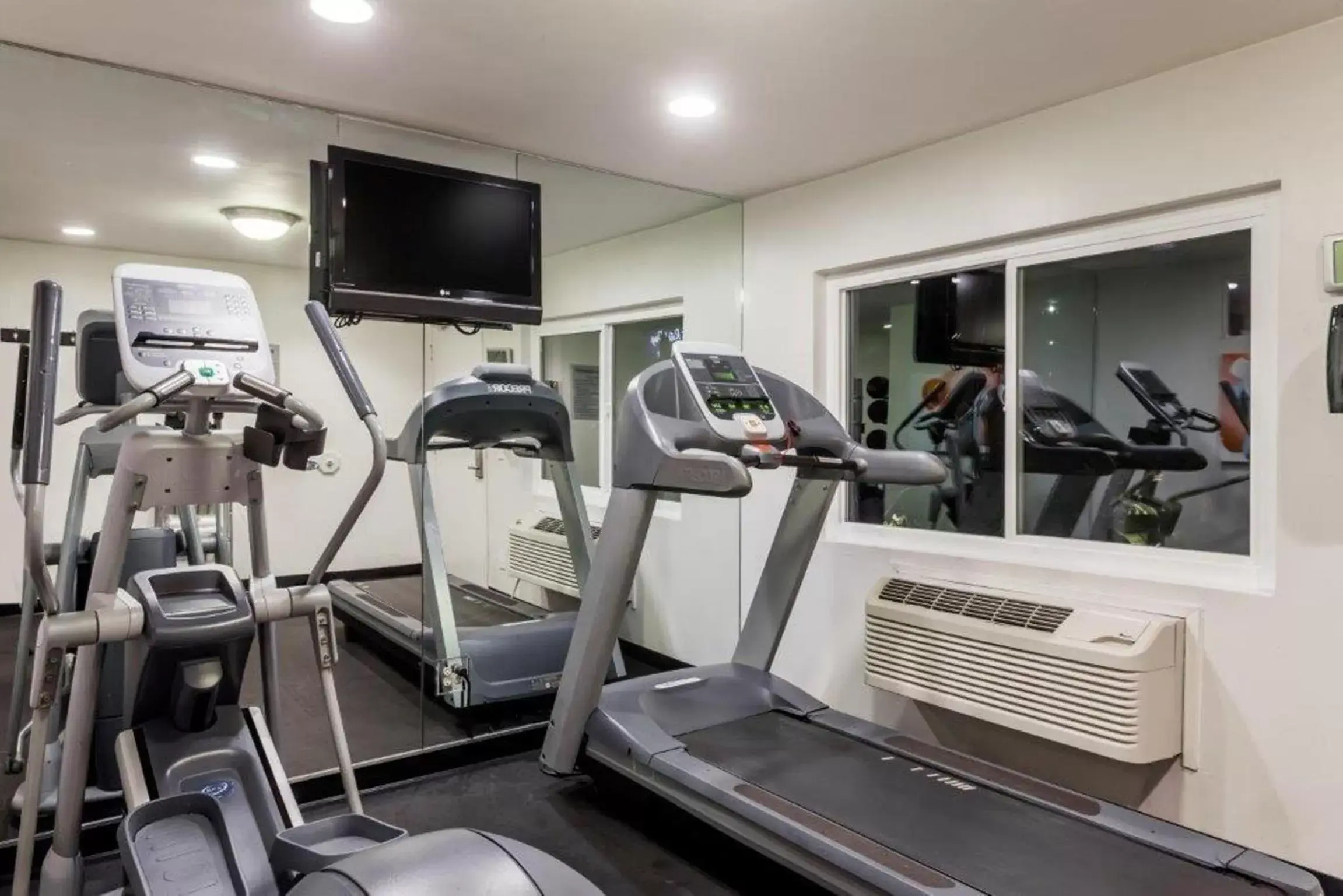 Area and facilities, Fitness Center/Facilities in Days Inn by Wyndham San Diego Hotel Circle