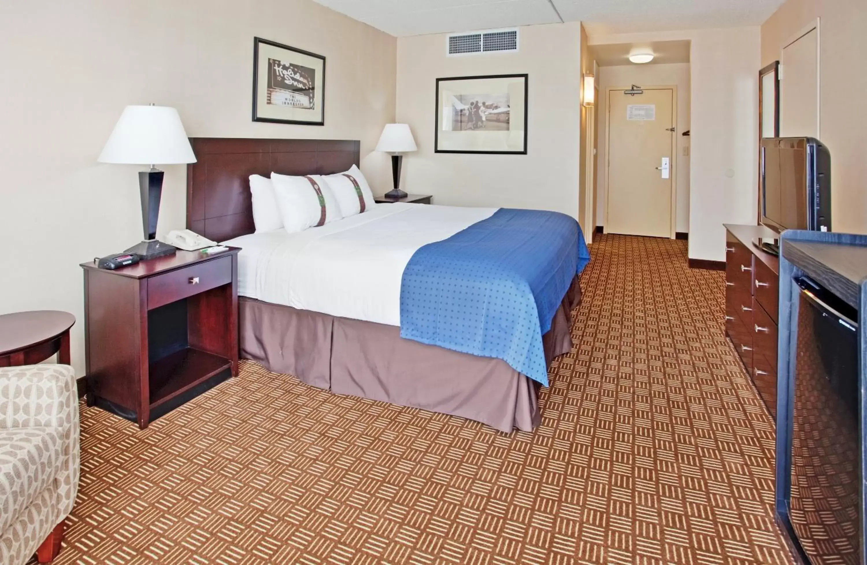 Photo of the whole room, Bed in Wingate by Wyndham Kansas City