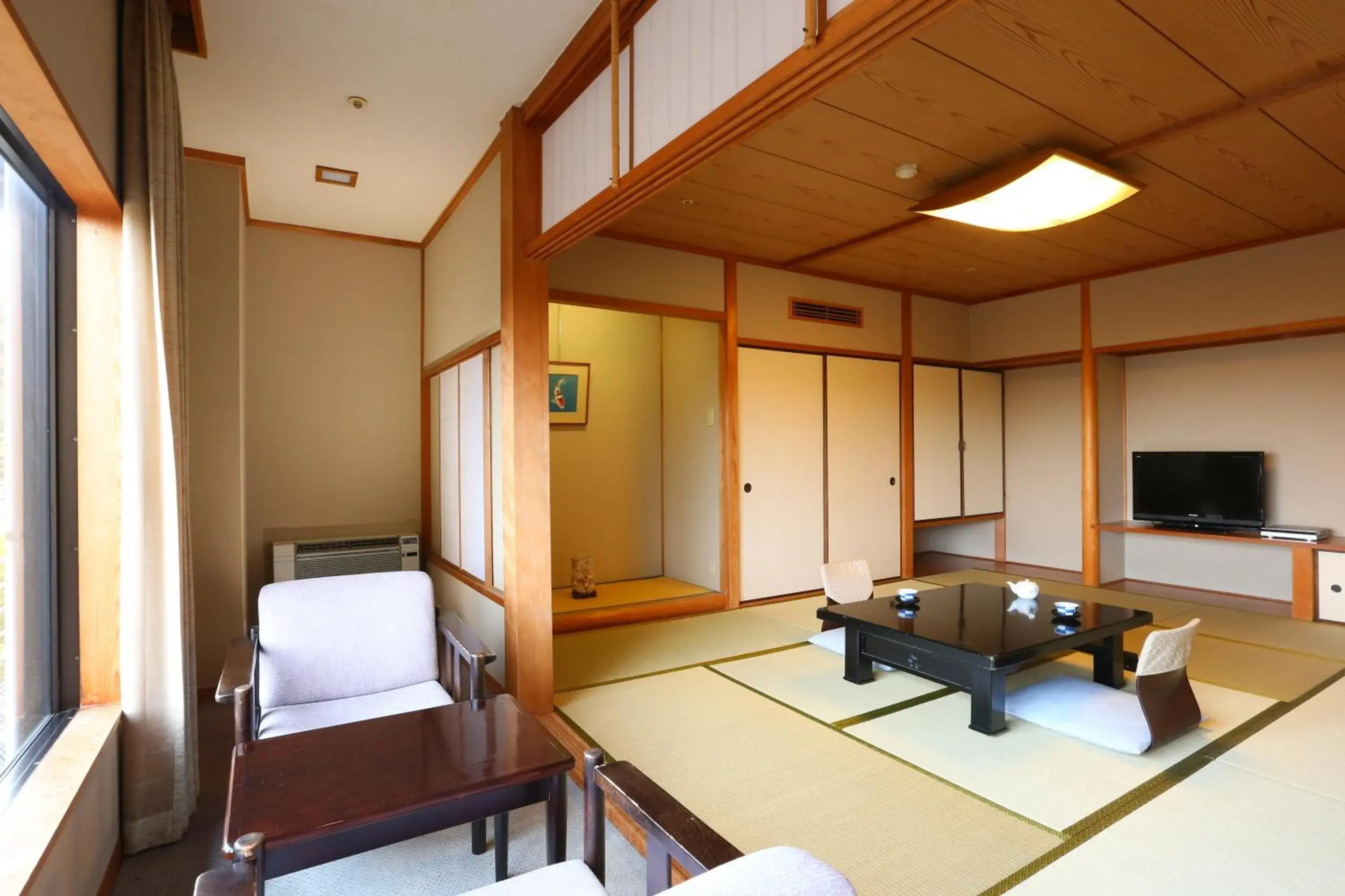 Photo of the whole room, Seating Area in Arima Onsen Motoyu Kosenkaku