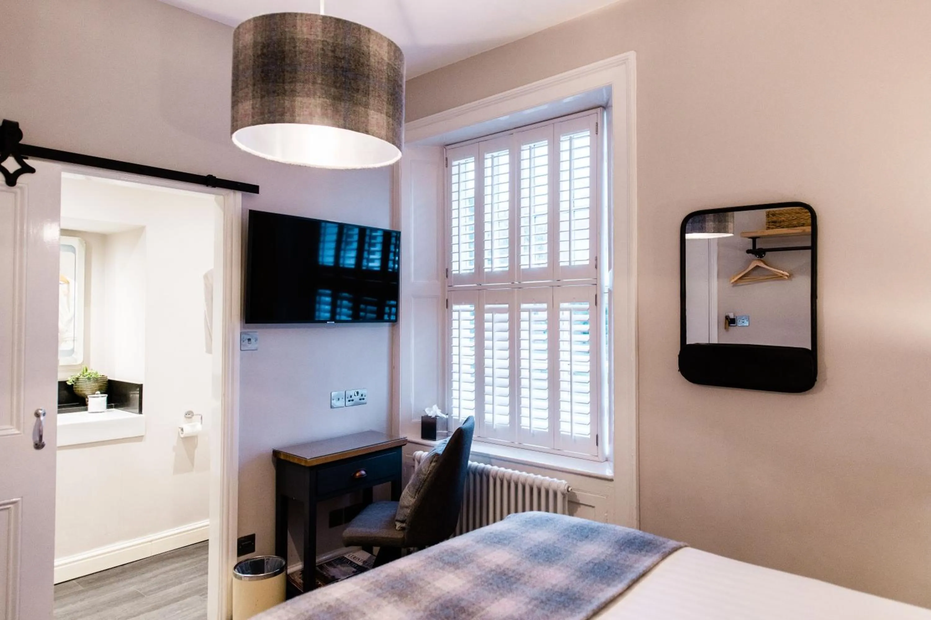 Bed in Tweedies Bar and Lodge