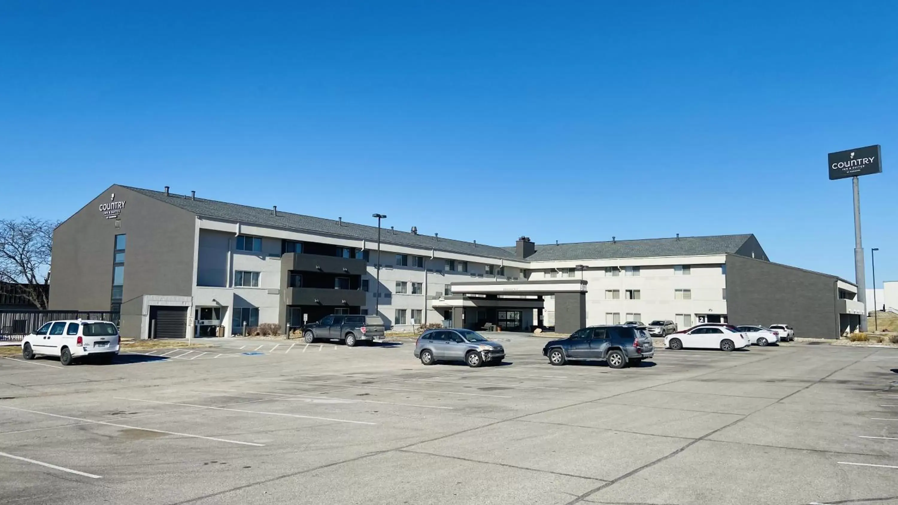 Property Building in Country Inn & Suites by Radisson, Lincoln Airport, NE