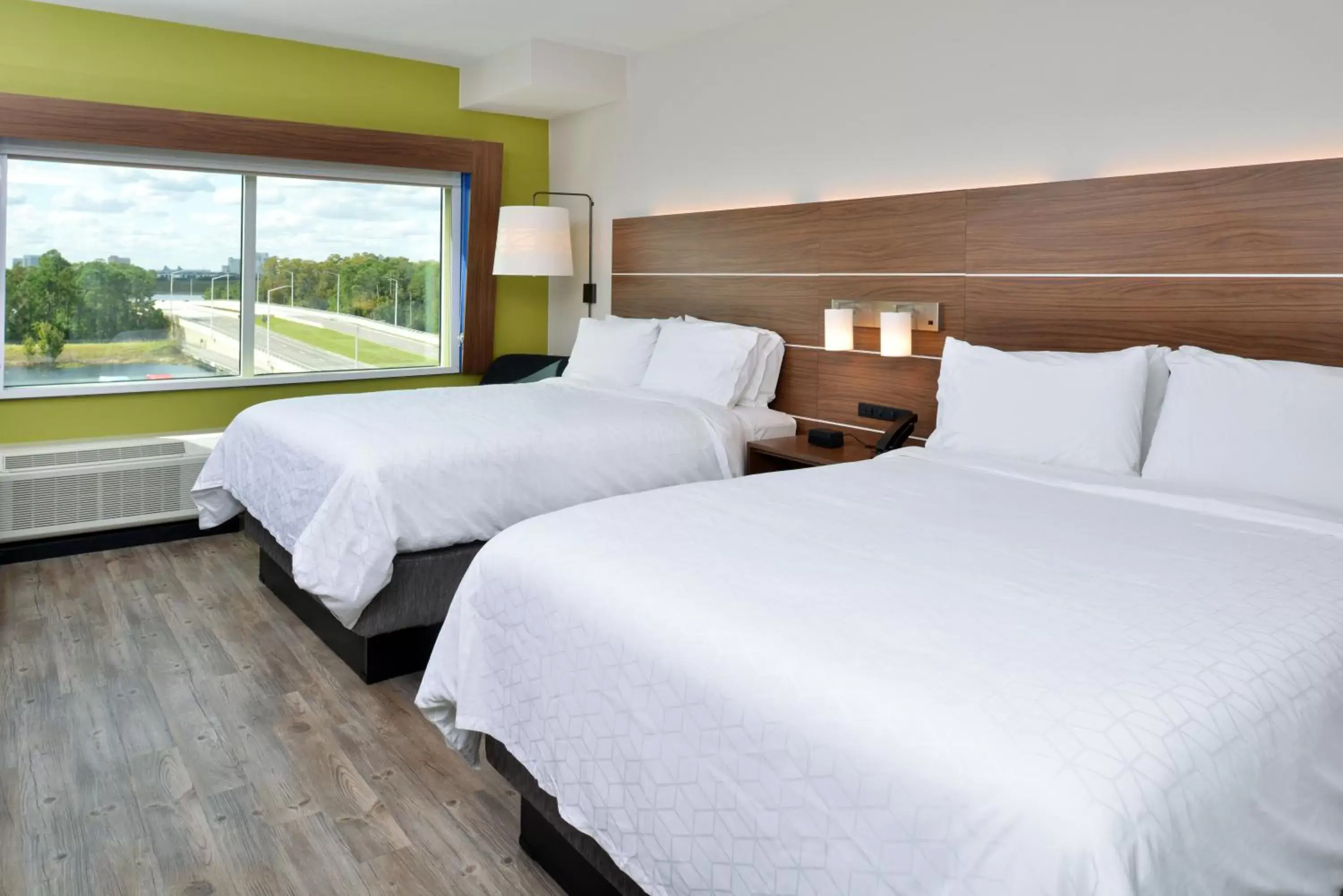 Bed in Holiday Inn Express Orlando - South Park, an IHG Hotel