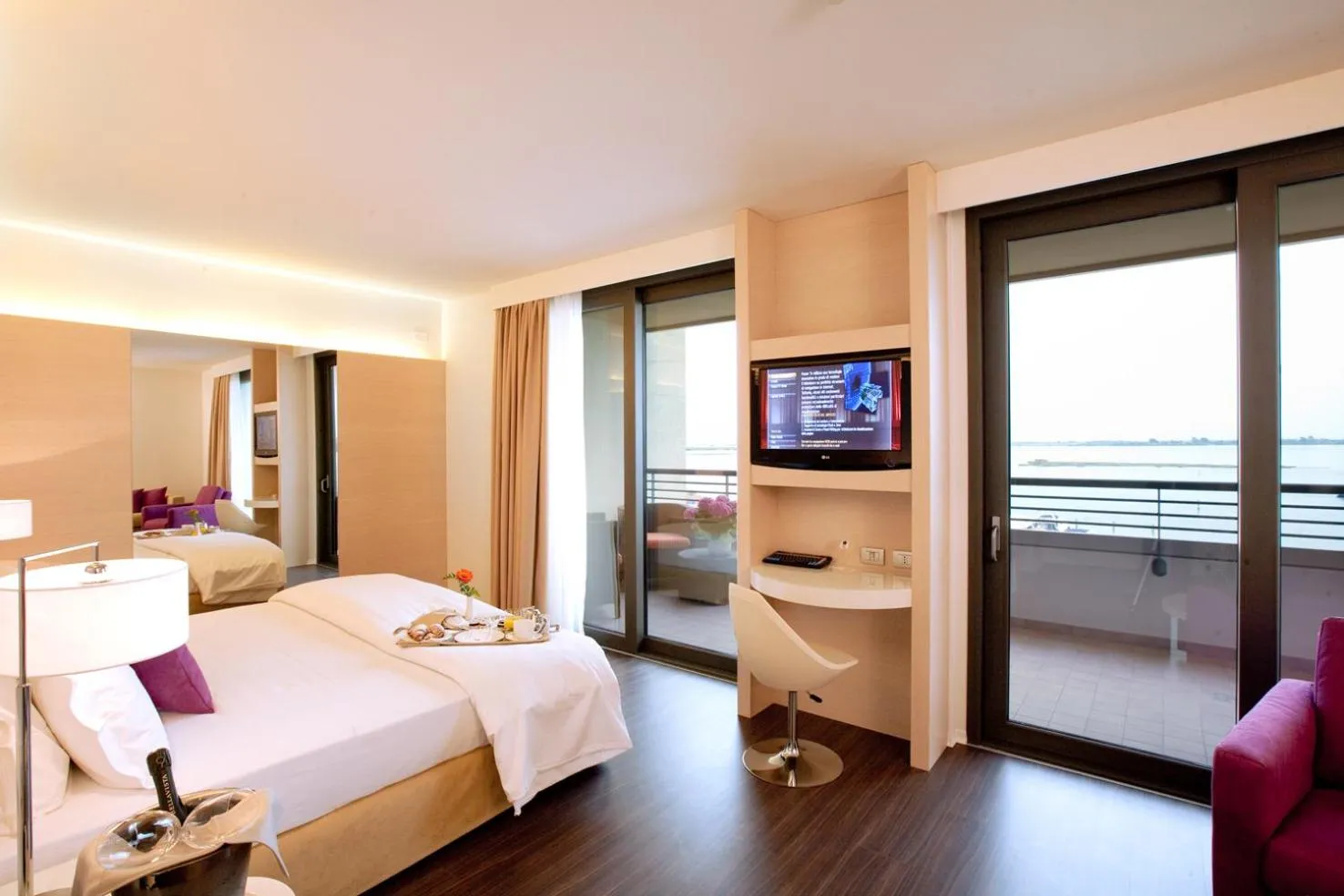 Photo of the whole room, Bed in Laguna Palace Hotel Grado