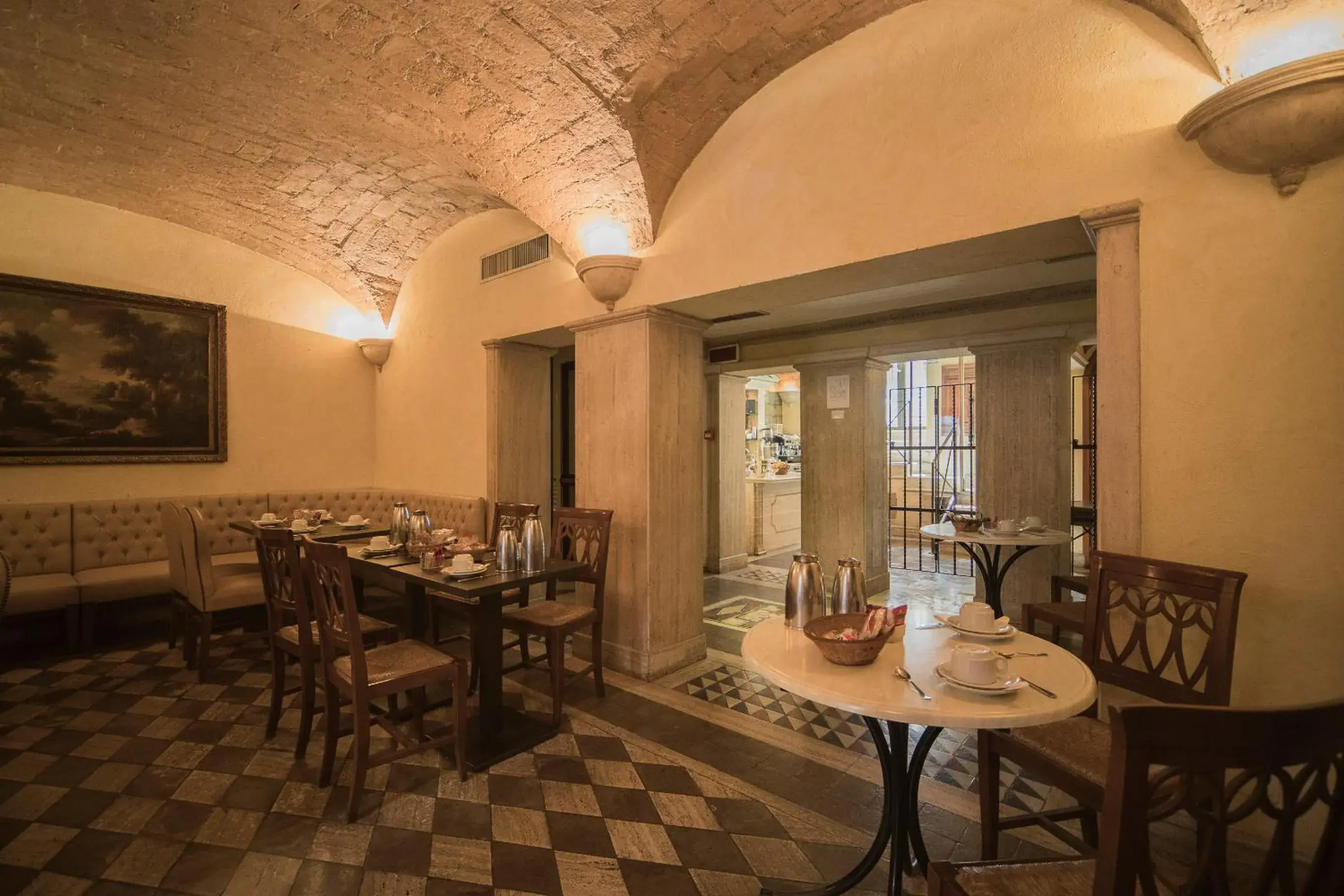 Restaurant/places to eat, Dining Area in Donatello