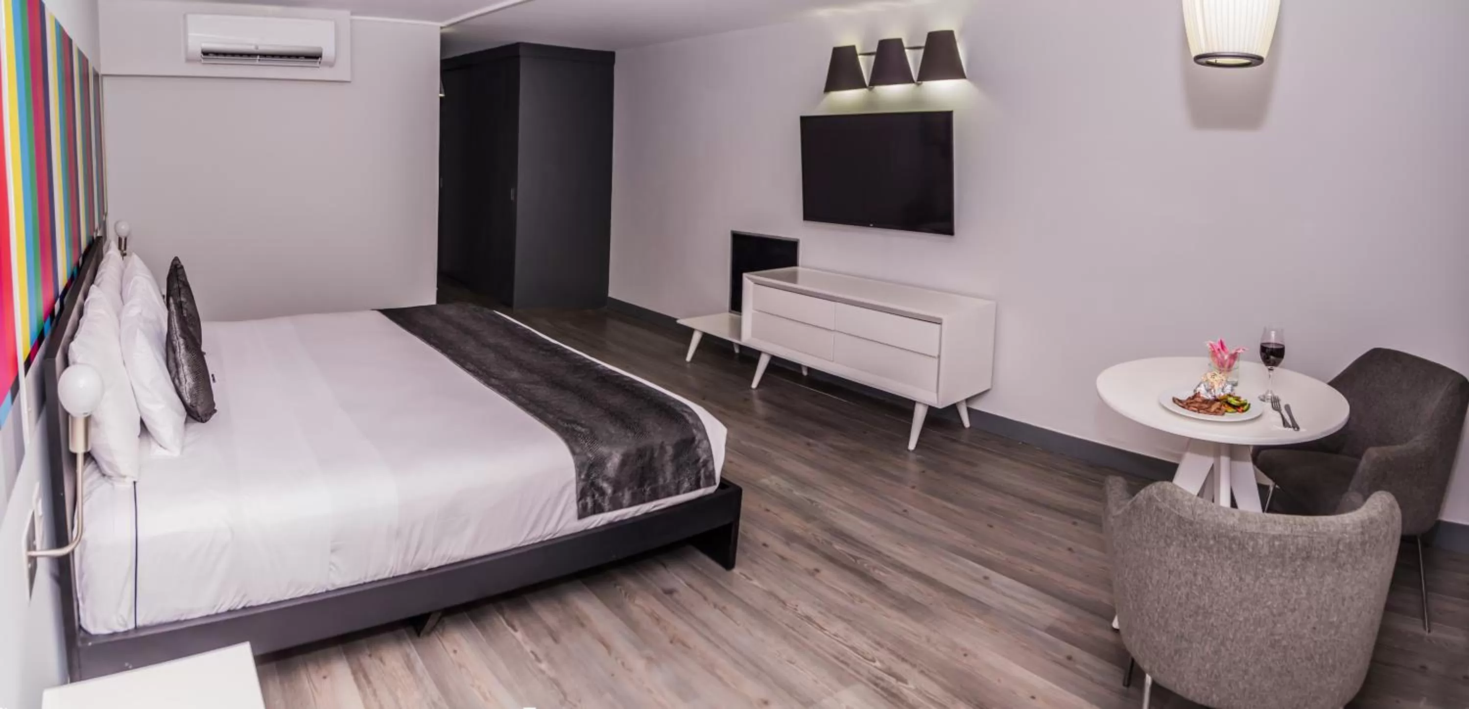 Photo of the whole room, Bed in Hotel El Ejecutivo by Reforma Avenue