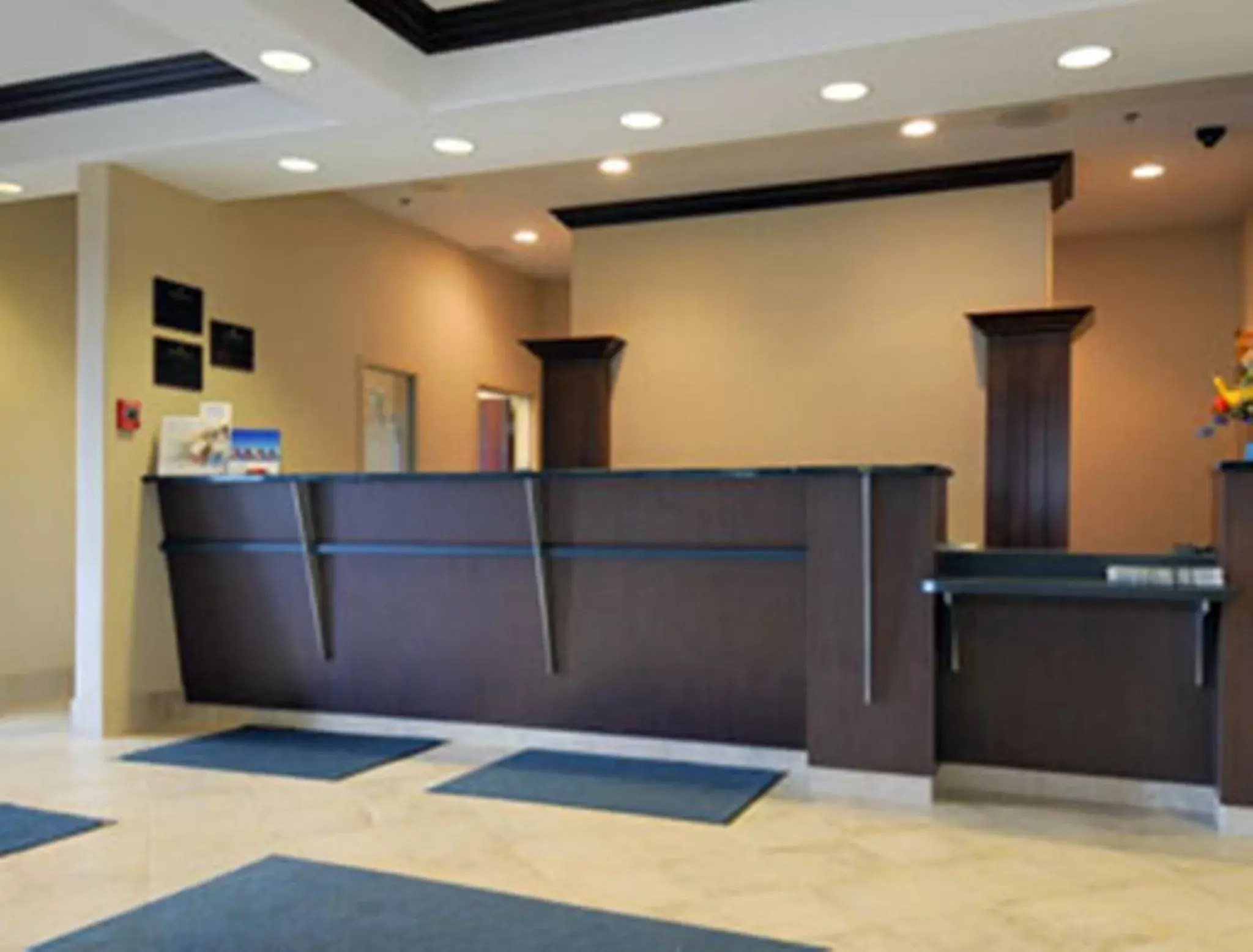 Lobby or reception in Ramada by Wyndham Weyburn Lobby or reception in Ramada by Wyndham Weyburn