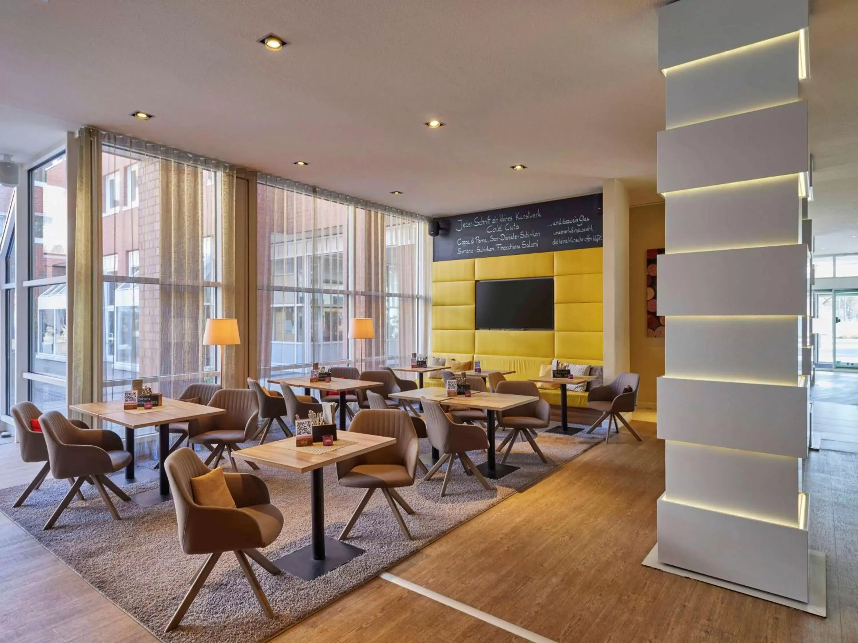 Lounge or bar, Restaurant/Places to Eat in Mercure Hotel Severinshof Koln City