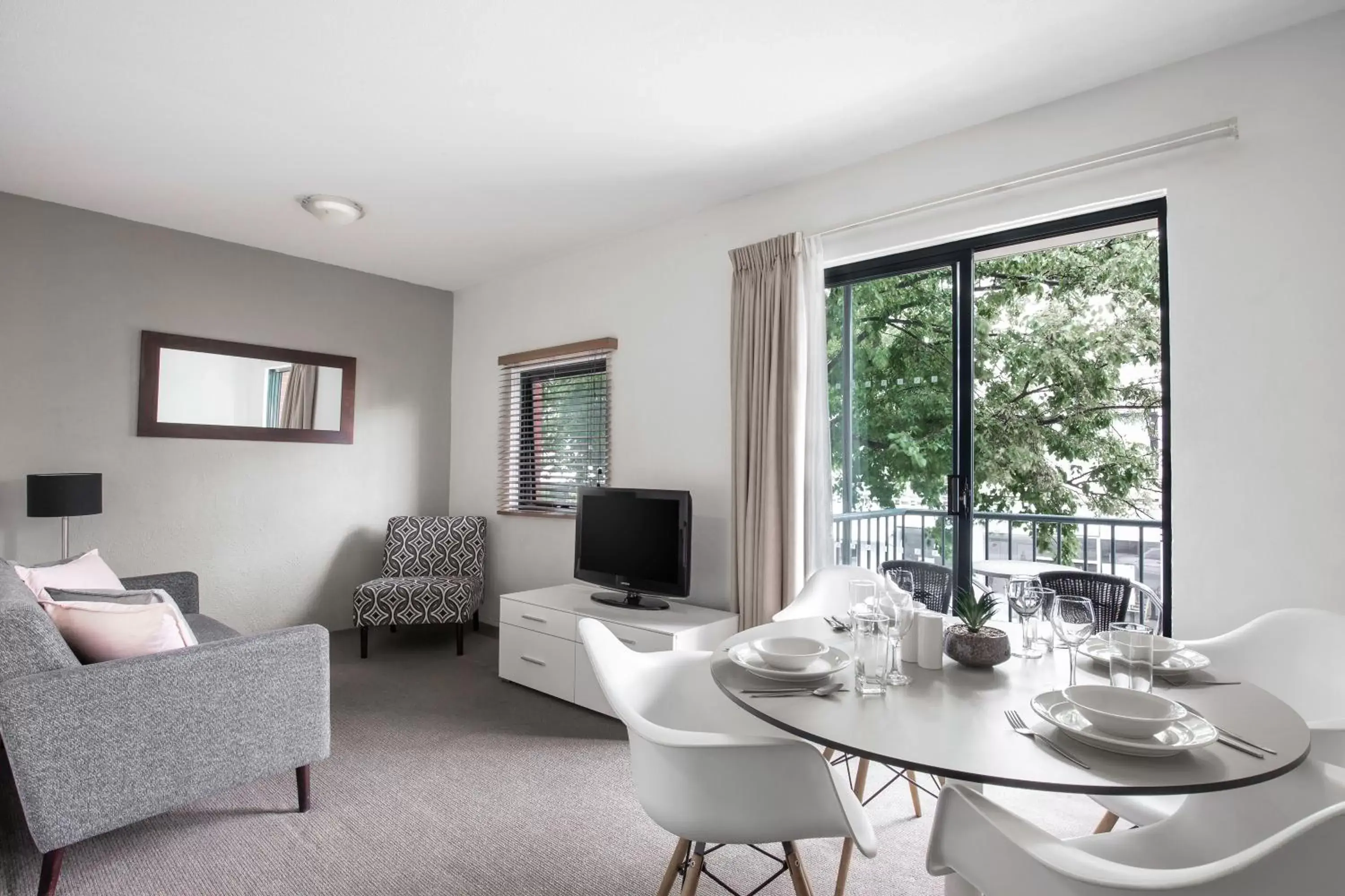 Living room, Dining Area in BreakFree Adelaide