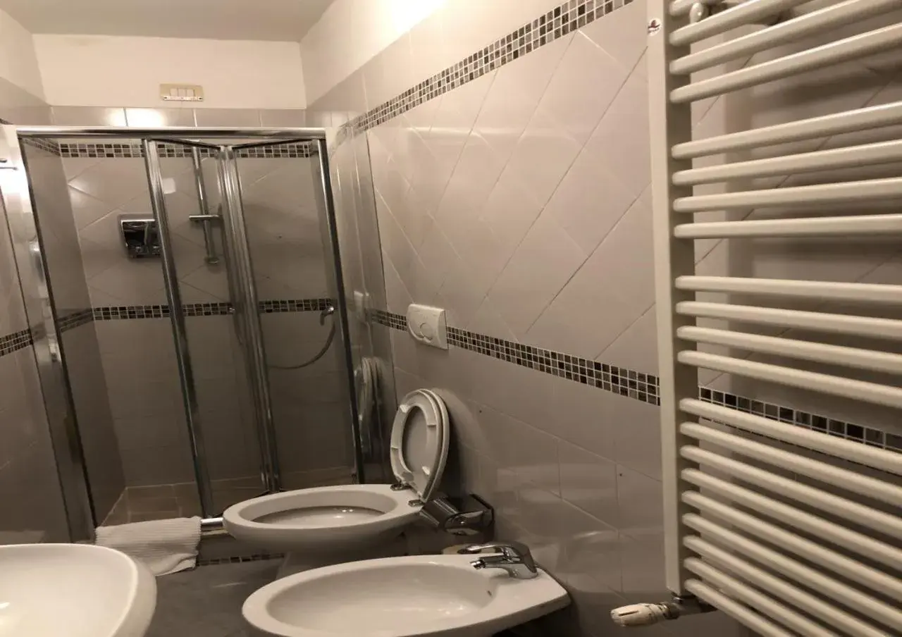 Bathroom in Hotel Elide