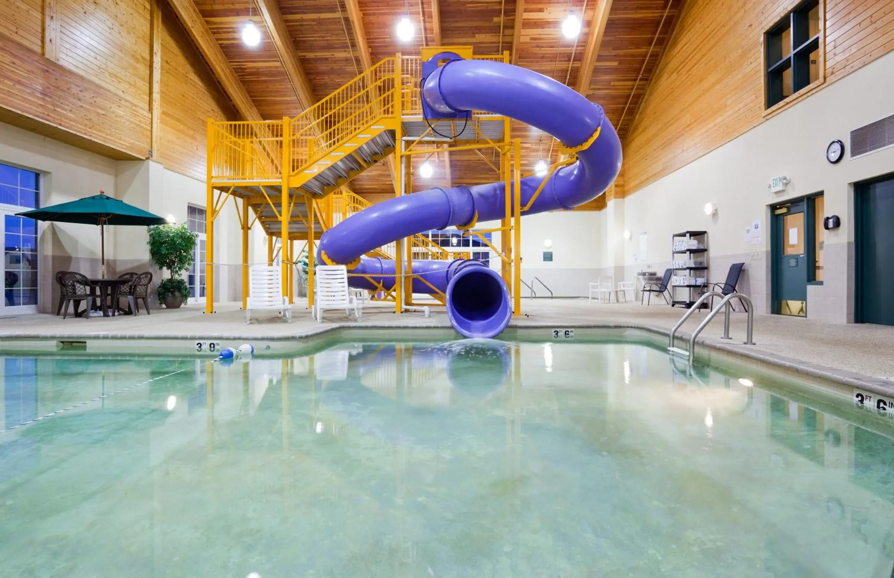 Swimming pool, Water Park in Country Inn & Suites by Radisson, Shoreview, MN