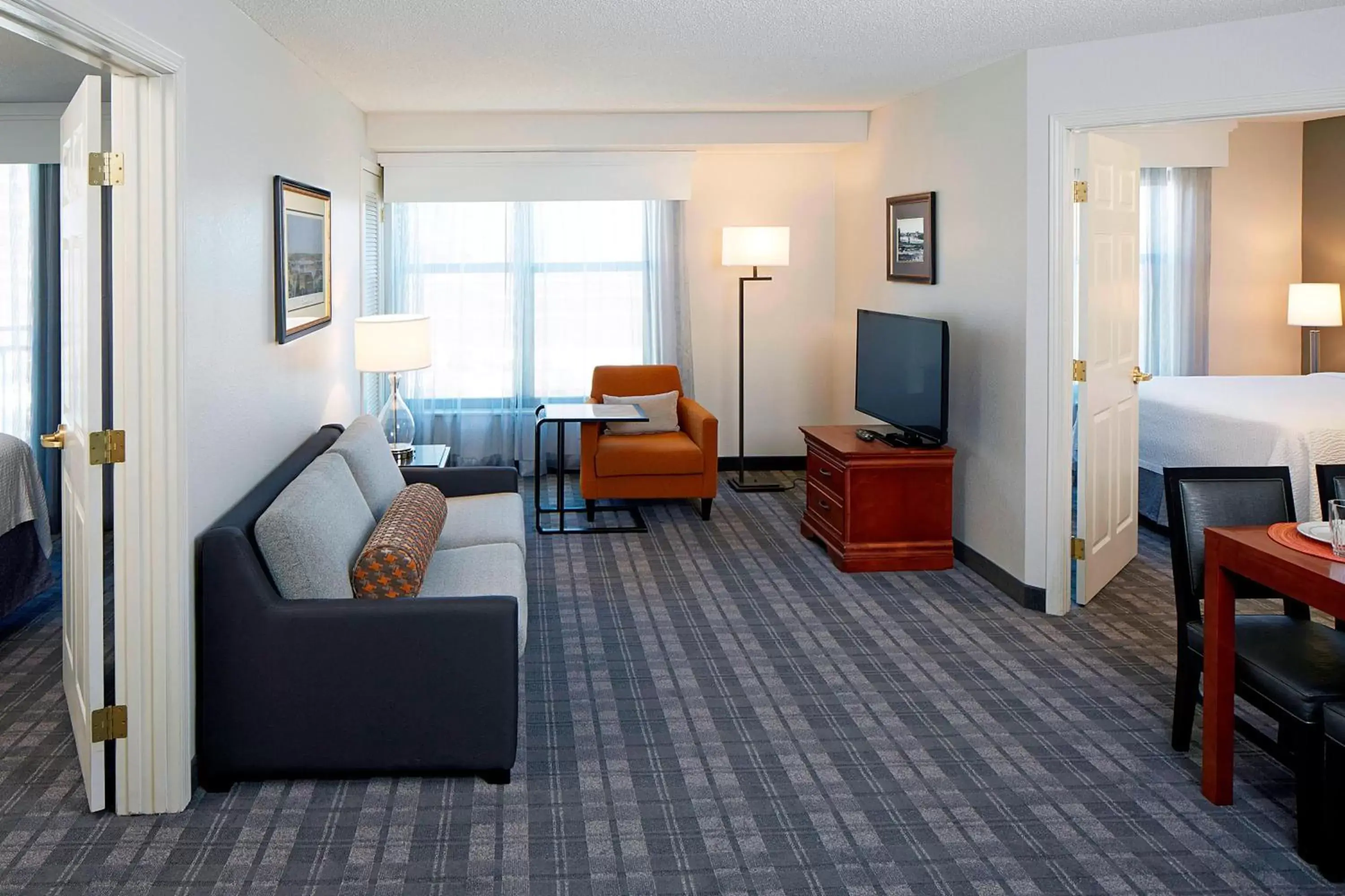 Bedroom, Seating Area in Residence Inn Minneapolis Downtown at The Depot