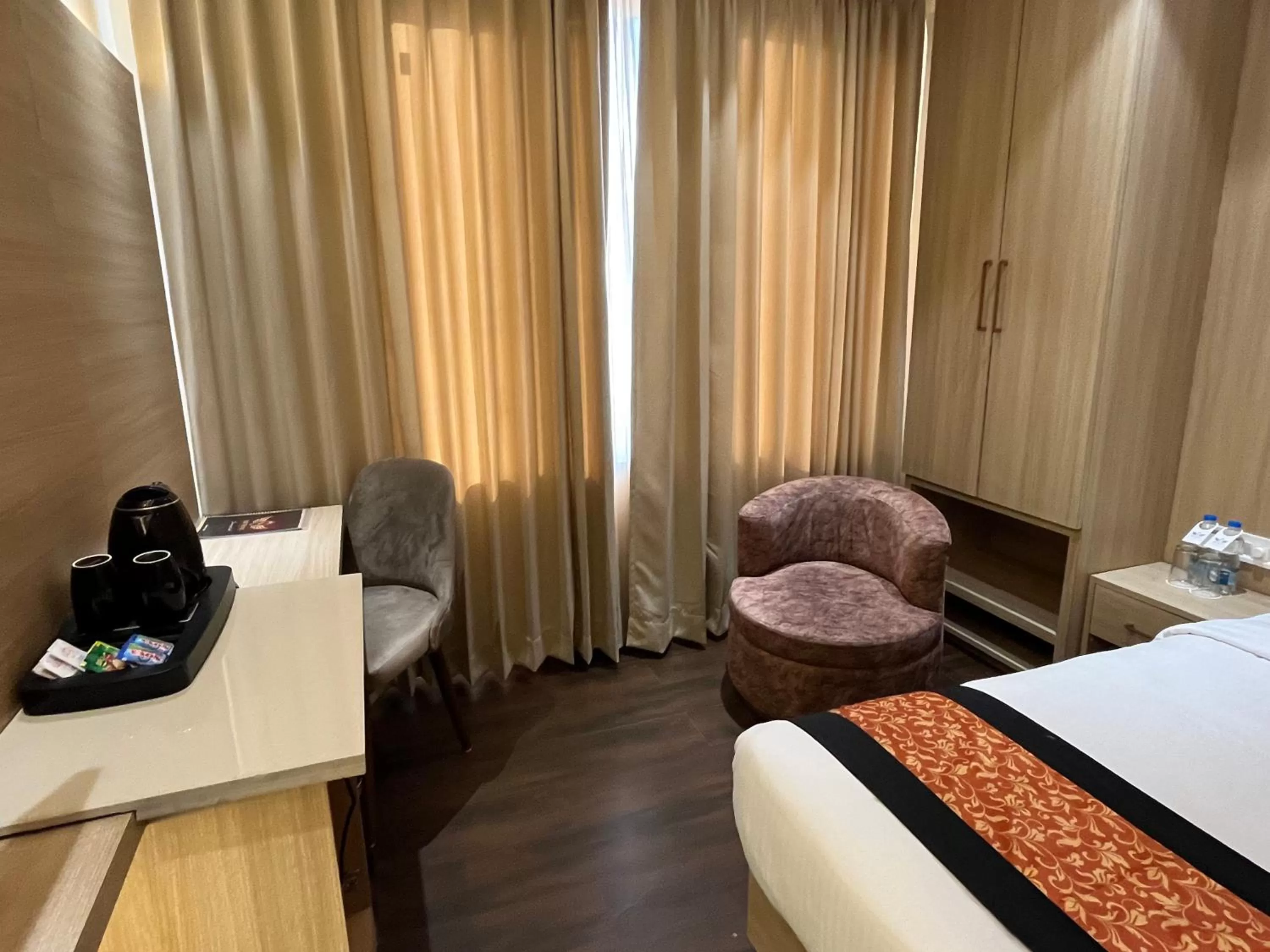 Photo of the whole room, Bed in RRV Hotel