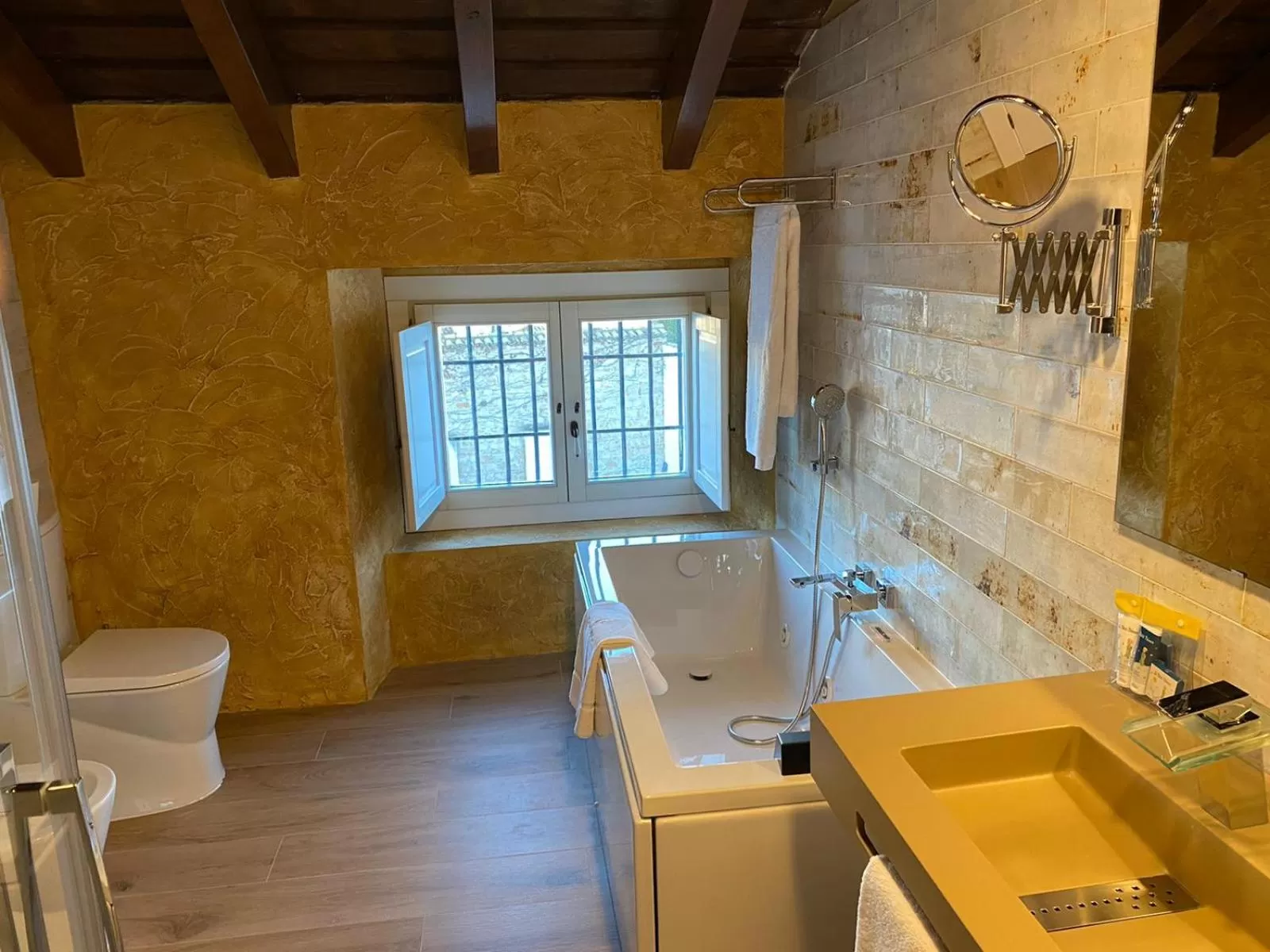 Hot Tub in HOTEL CASABLANCA BOUTIQUE