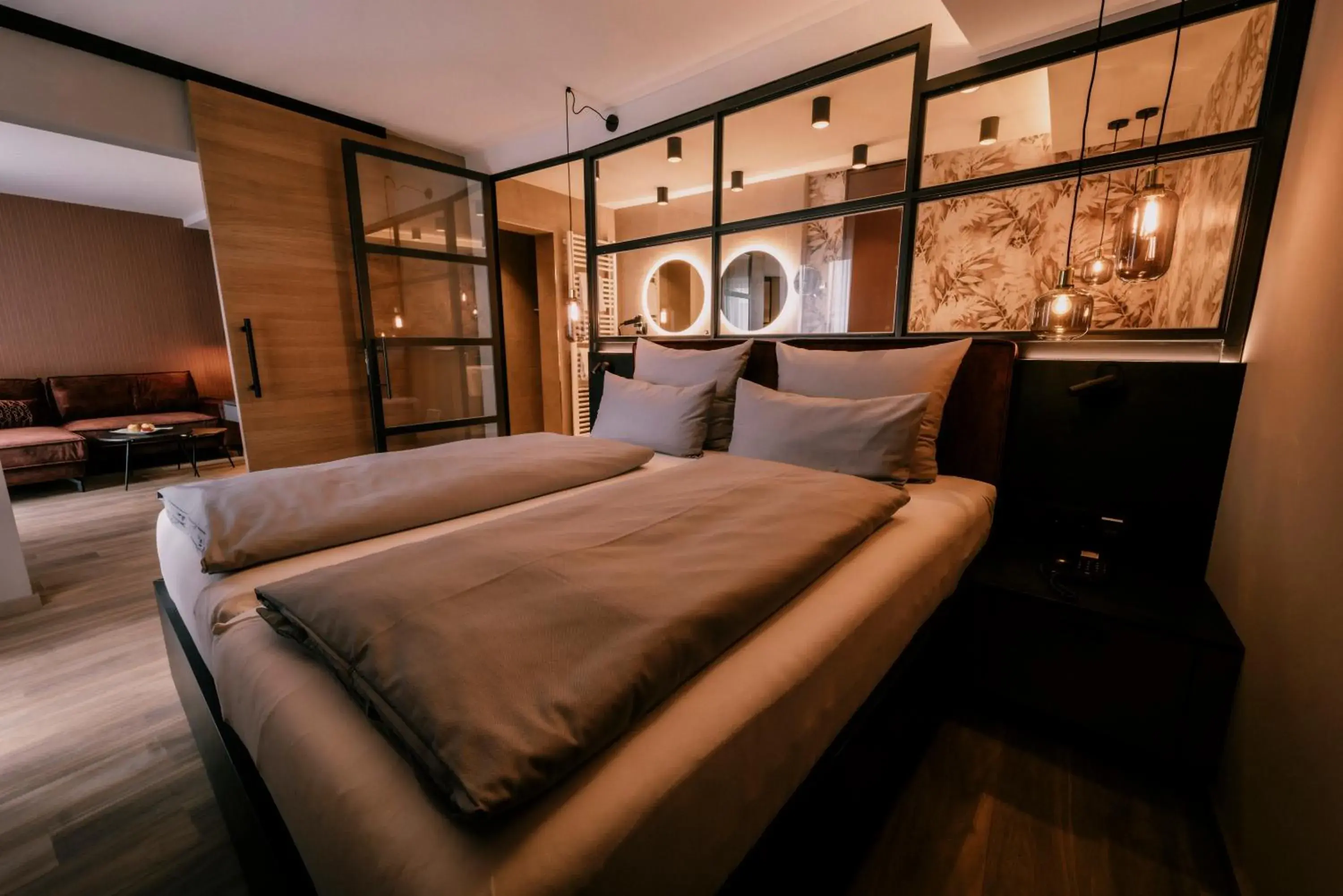 Bedroom, Bed in Holzapfel