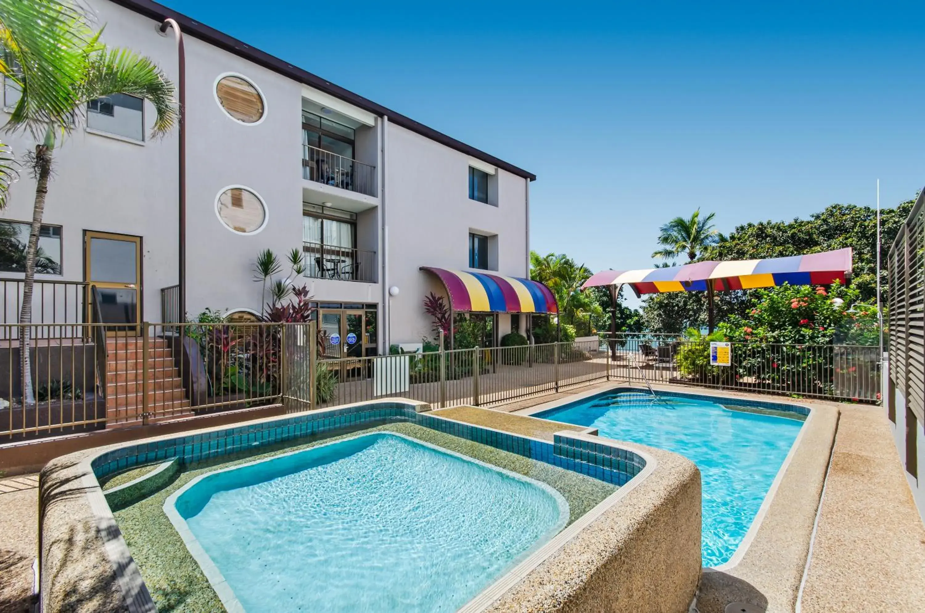 Property building, Swimming Pool in Waters Edge The Strand