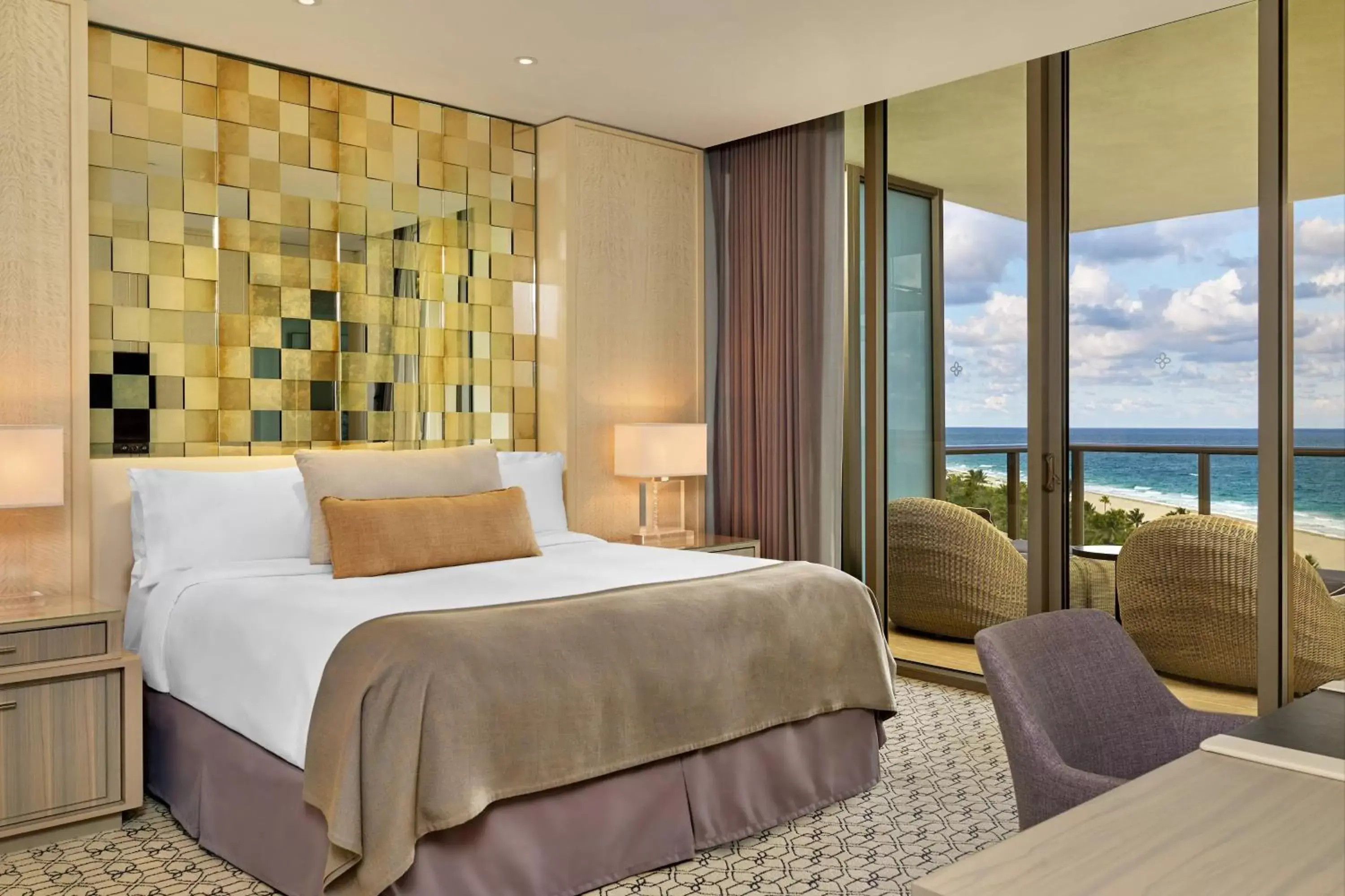 Bedroom, Bed in The St Regis Bal Harbour Resort