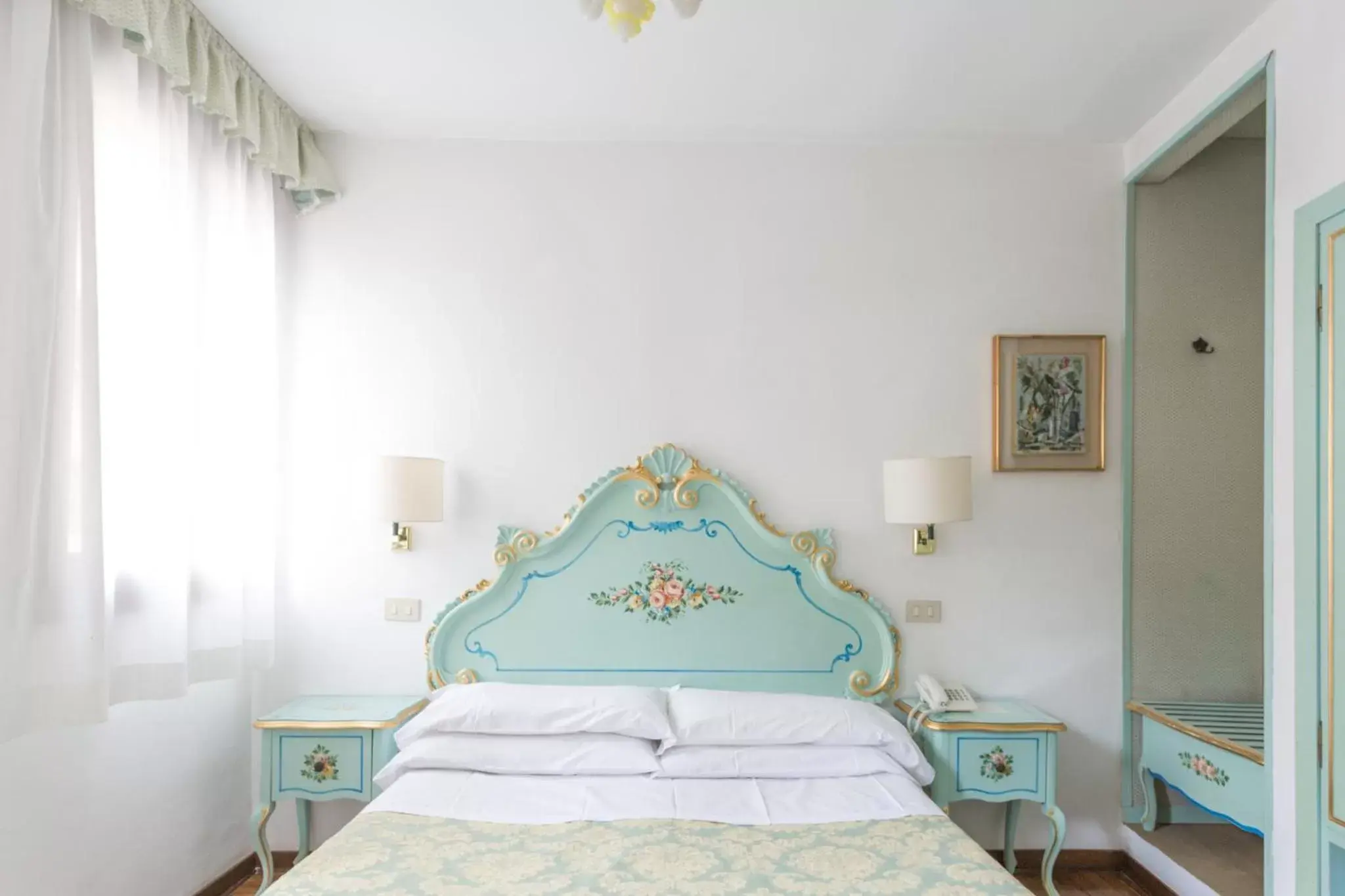 Bed in Hotel Serenissima