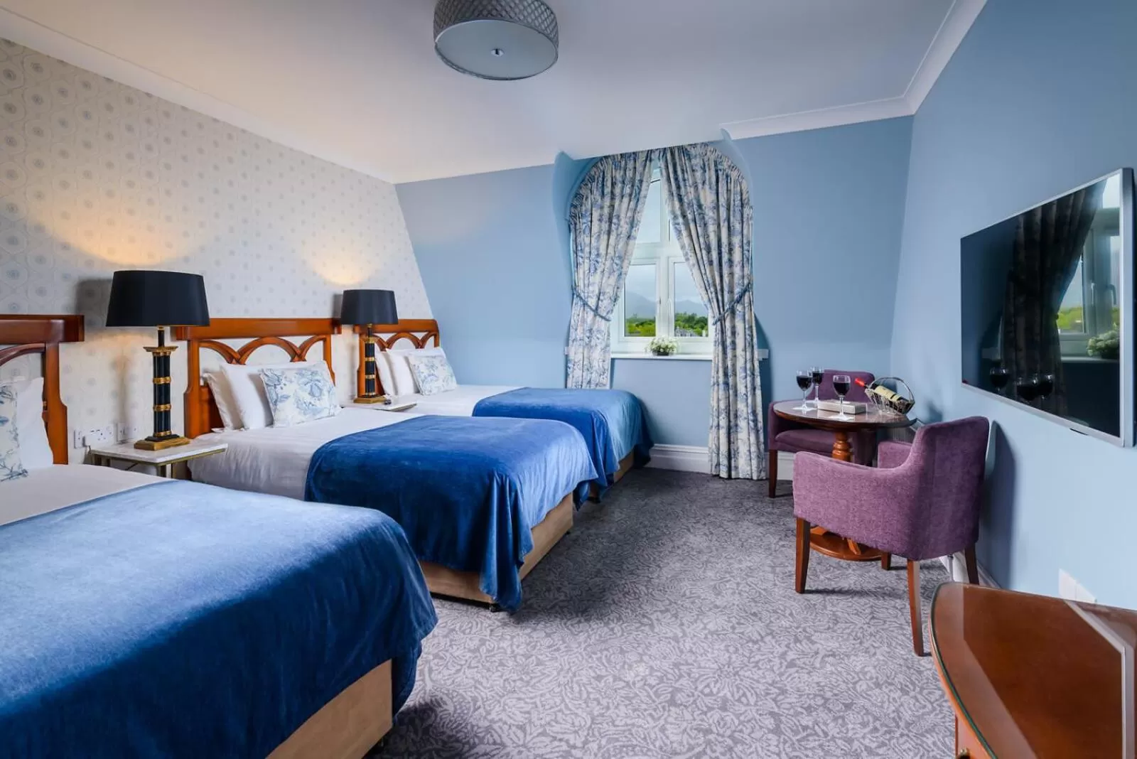 Bedroom, Bed in Killarney Dromhall Hotel